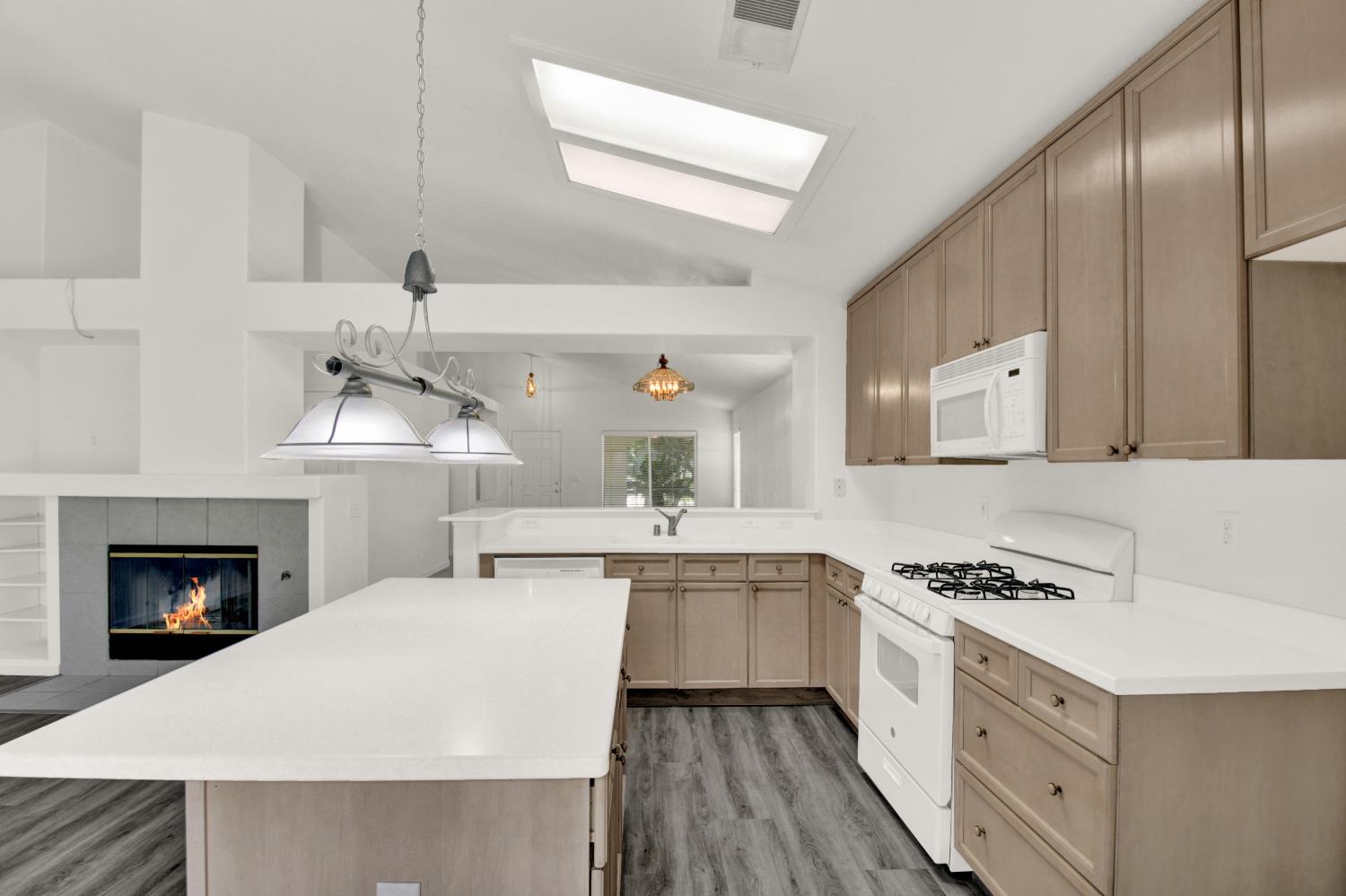 3104 Roland Gardens Ln, Modesto, CA 95355
