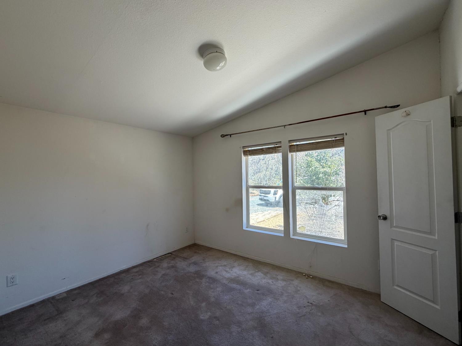 13480 Salinas St, La Grange, CA 95329