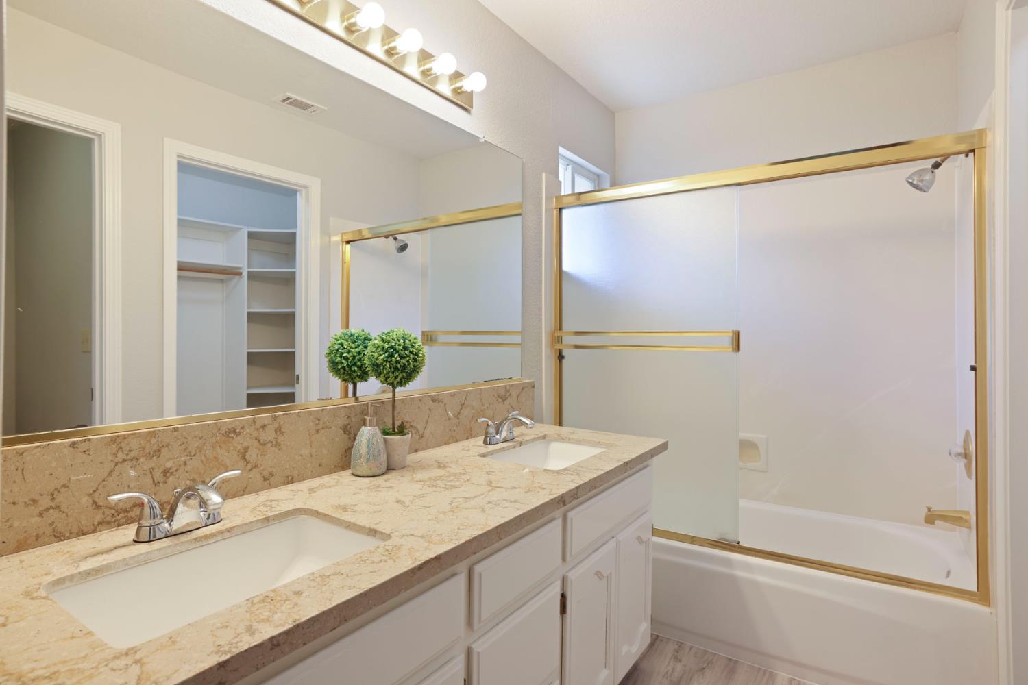 232 Ruess, Ripon, CA 95366