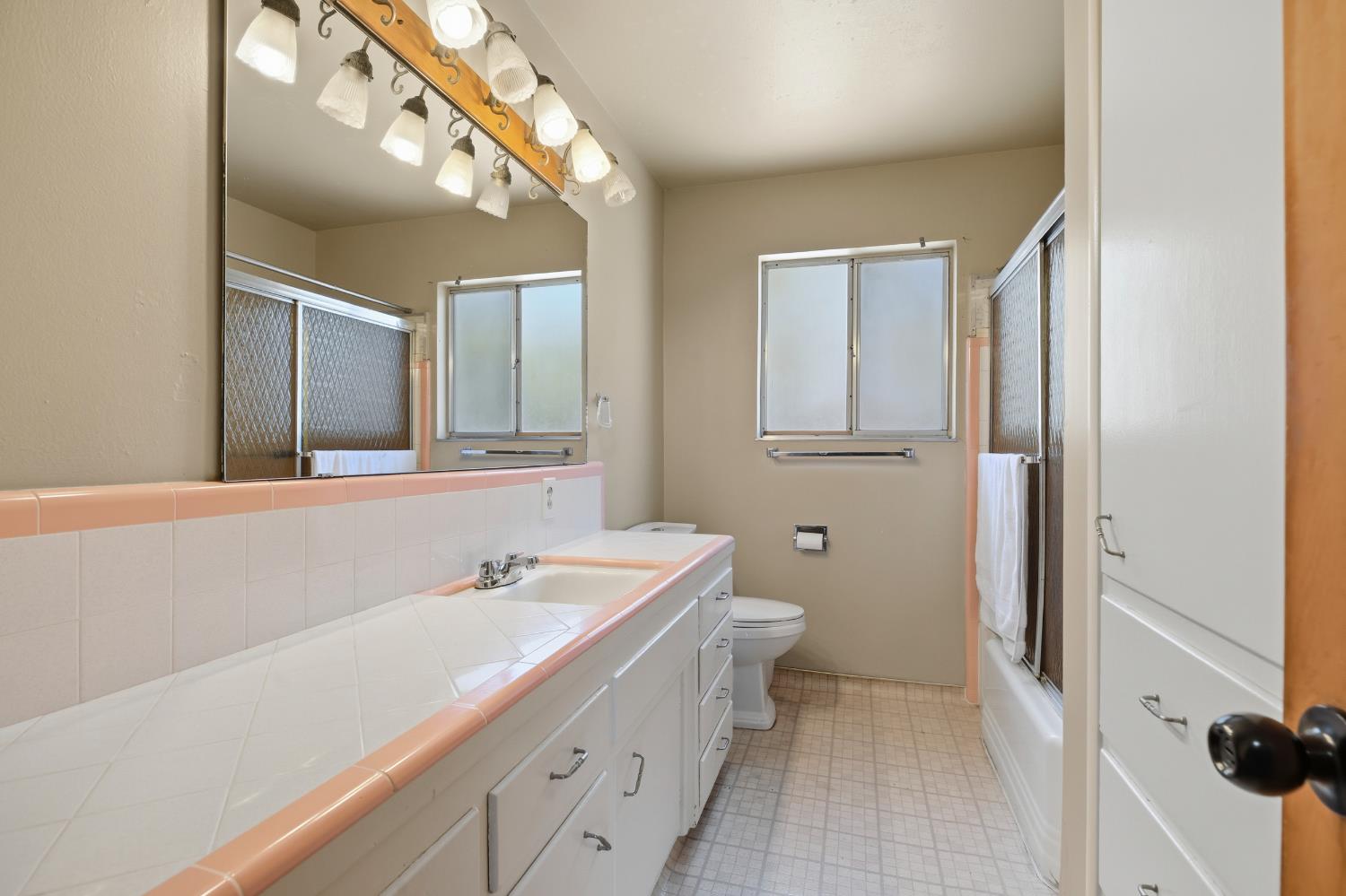 2206 2208 Tully Rd, Modesto, CA 95350