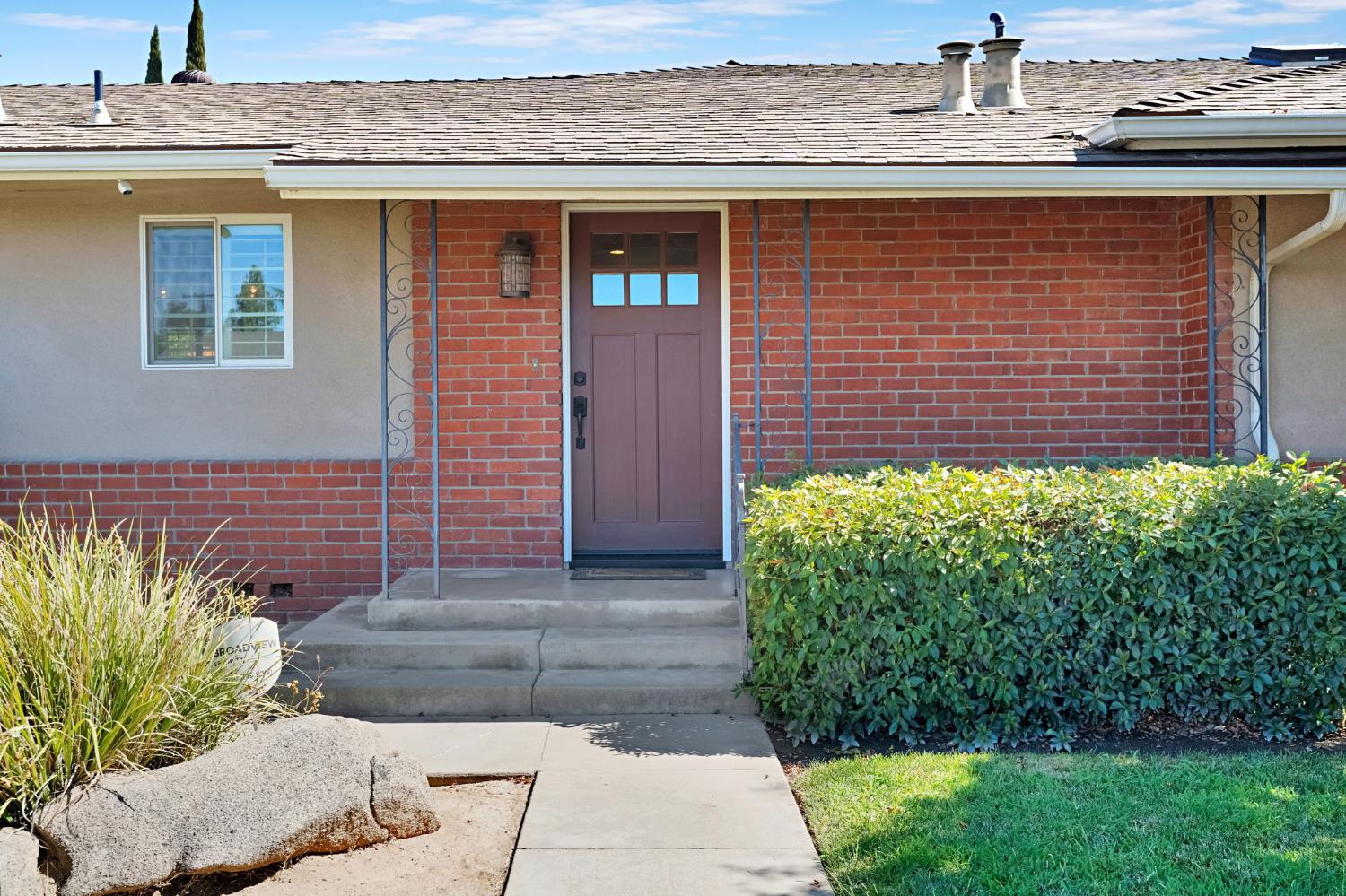 2020 W 3rd St, Madera, CA 93637