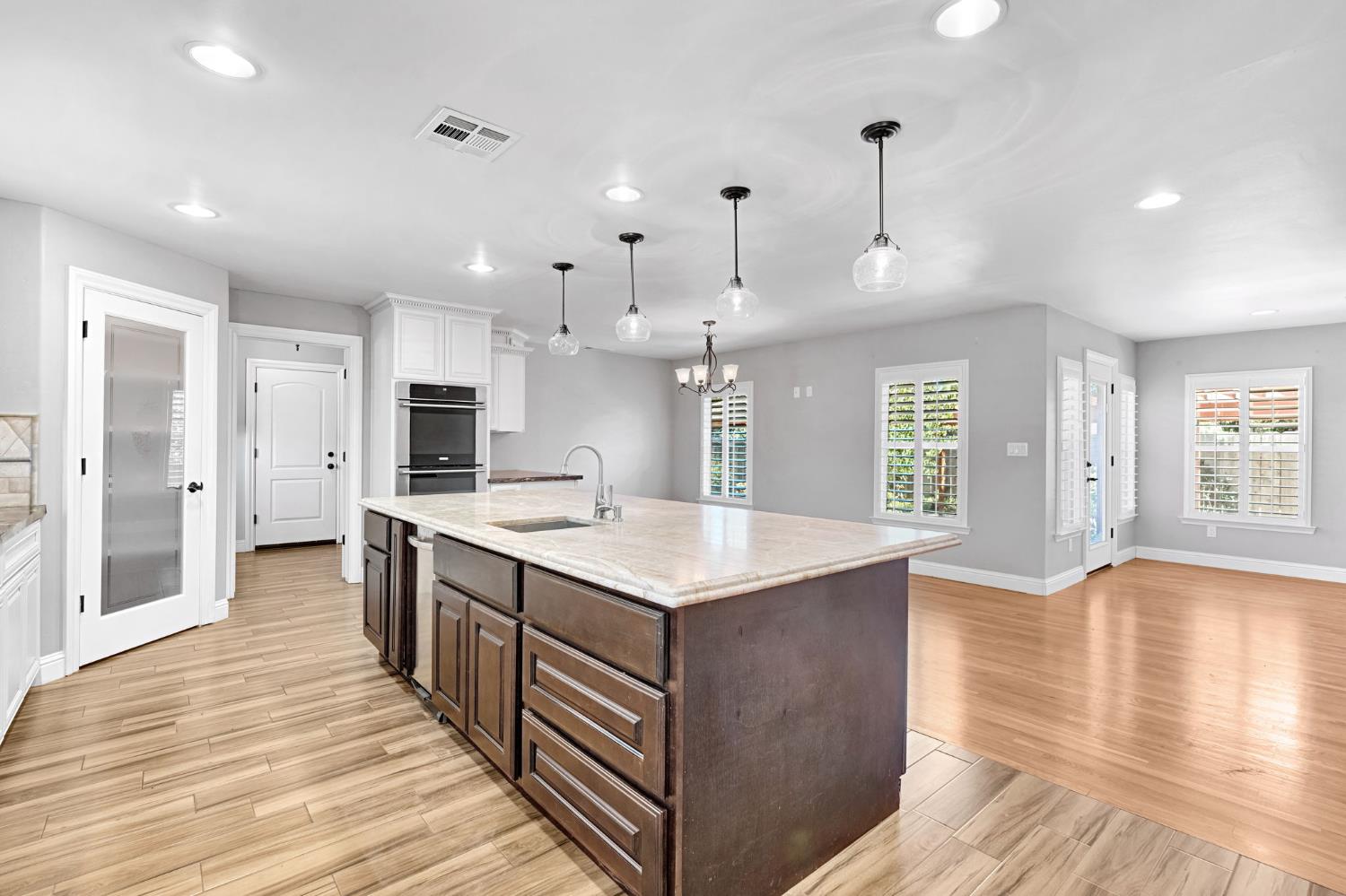 2020 W 3rd St, Madera, CA 93637