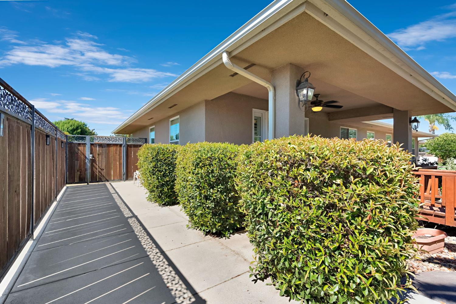2020 W 3rd St, Madera, CA 93637