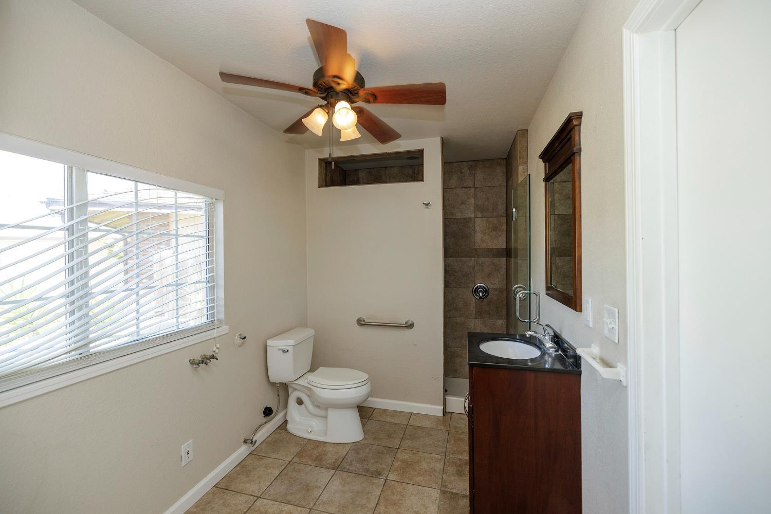 1240 Linn Ct, Turlock, CA 95380