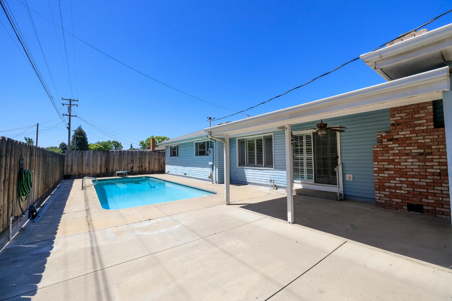 1240 Linn Ct, Turlock, CA 95380