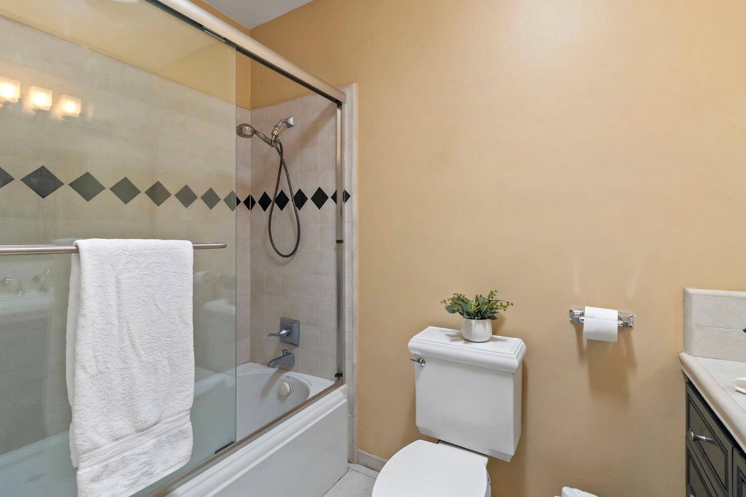 1329 Fordham Ave, Modesto, CA 95350
