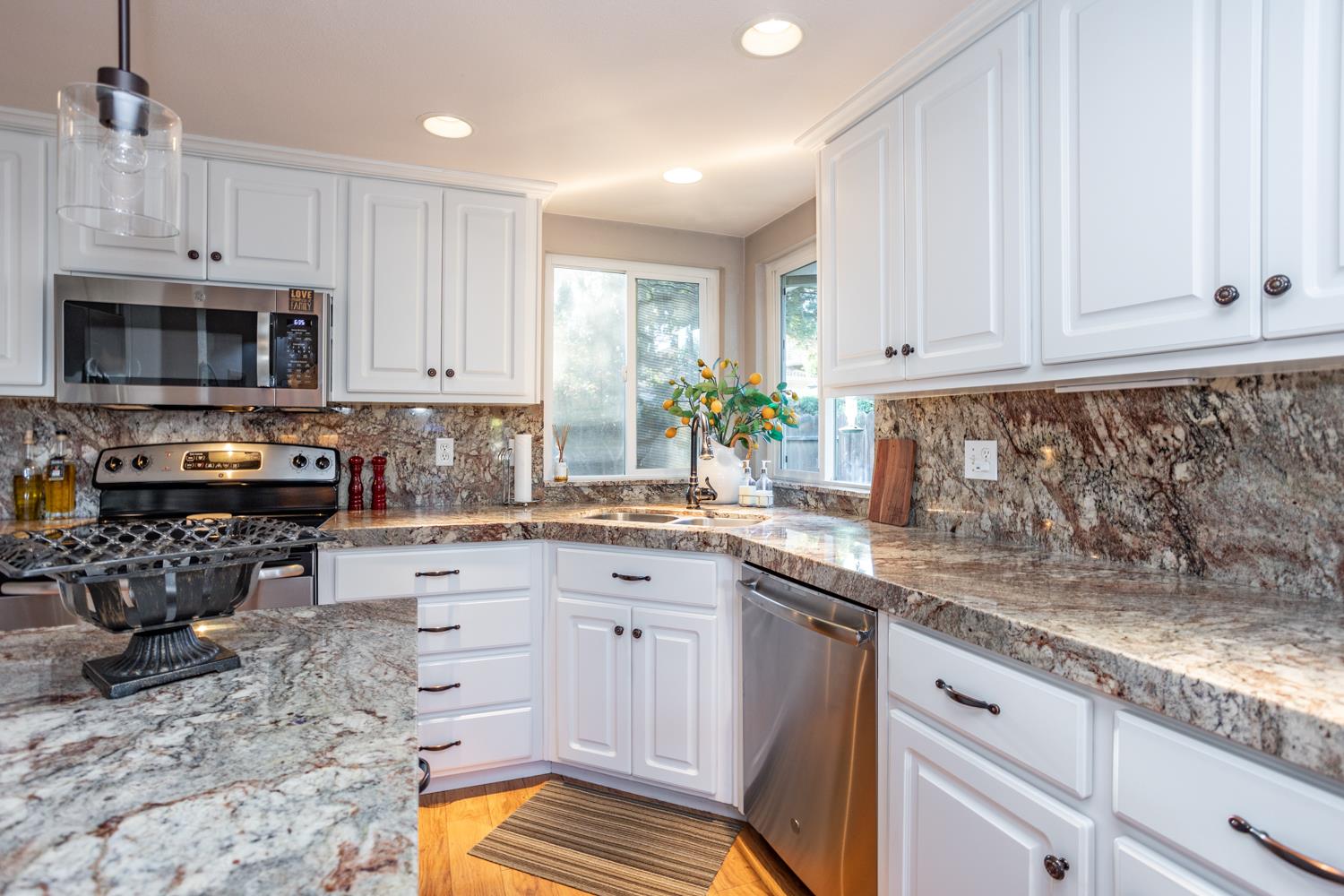 2805 Habsburg Cir, Modesto, CA 95356