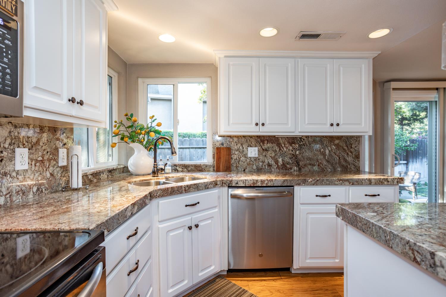 2805 Habsburg Cir, Modesto, CA 95356