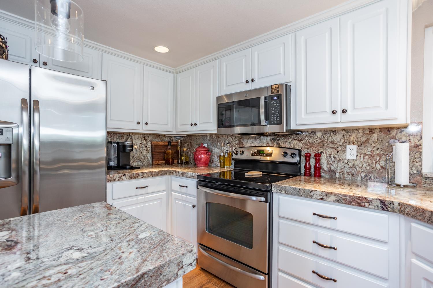 2805 Habsburg Cir, Modesto, CA 95356