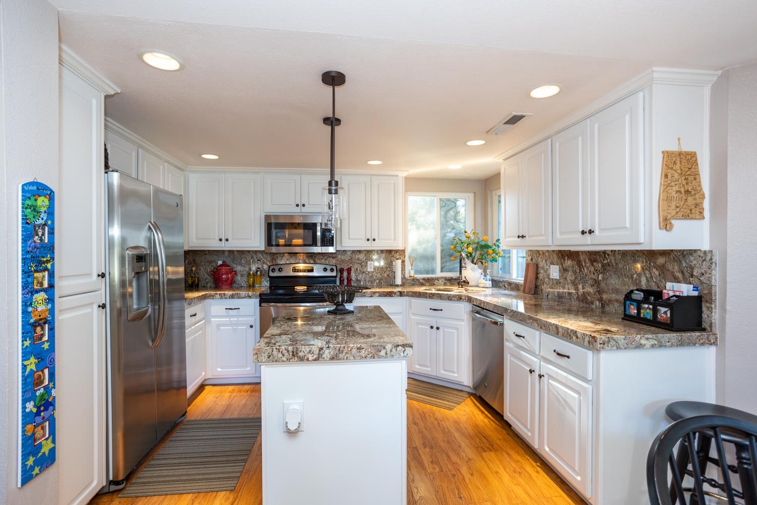 2805 Habsburg Cir, Modesto, CA 95356