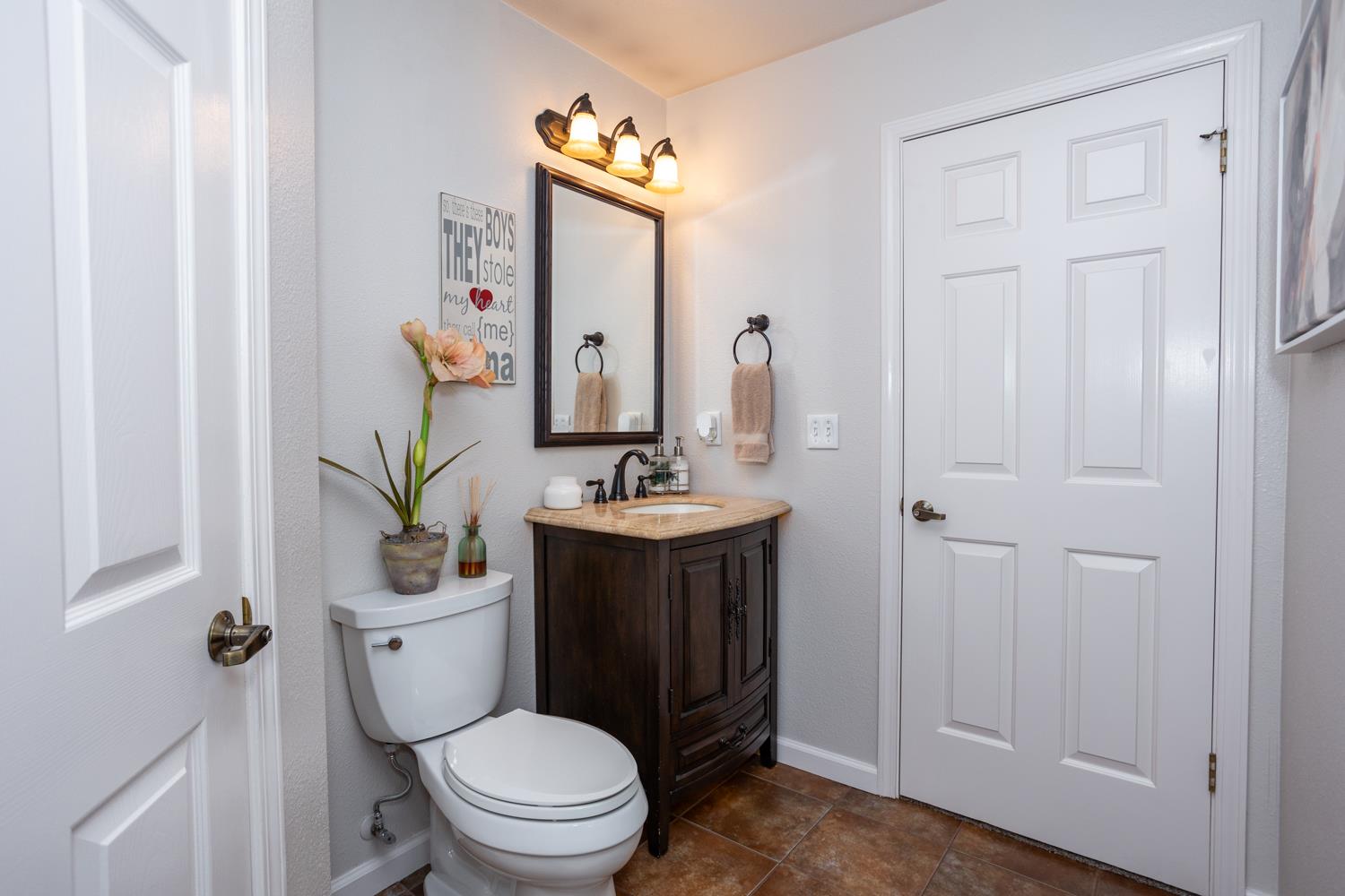 2805 Habsburg Cir, Modesto, CA 95356