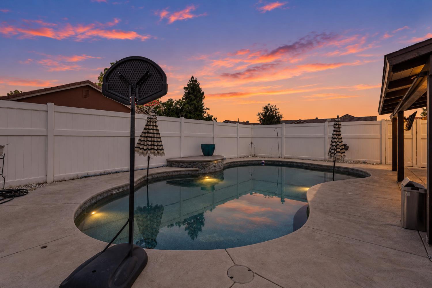 1721 Woodcrest Way, Modesto, CA 95355