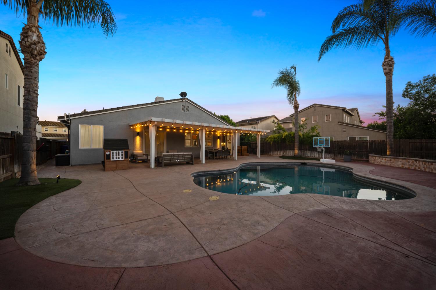 2505 CANCUN Ct, Modesto, CA 95355