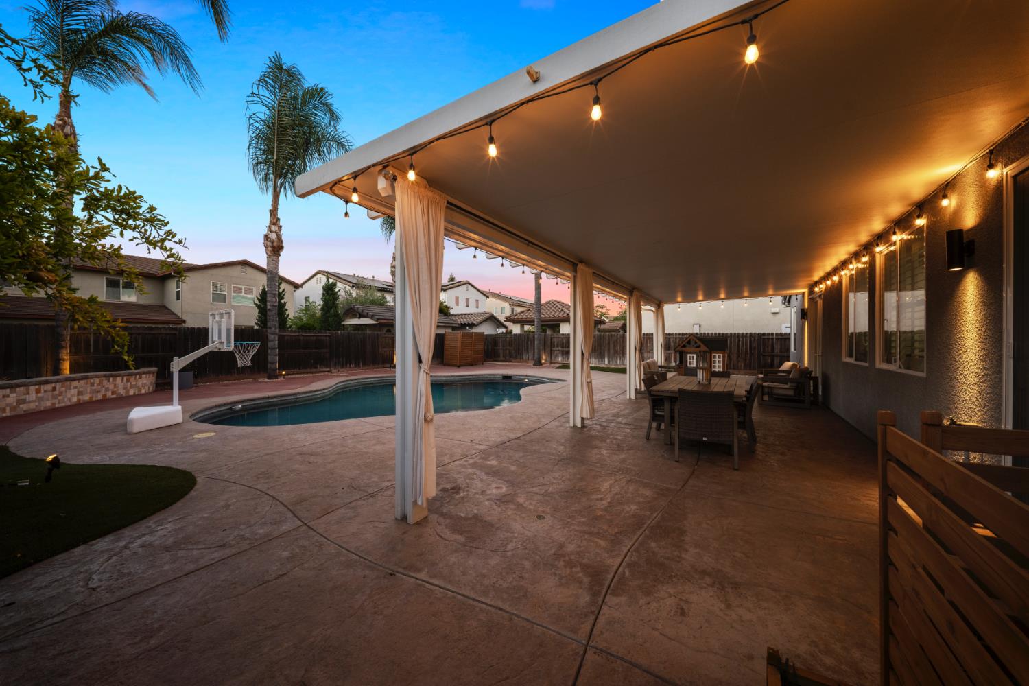 2505 CANCUN Ct, Modesto, CA 95355