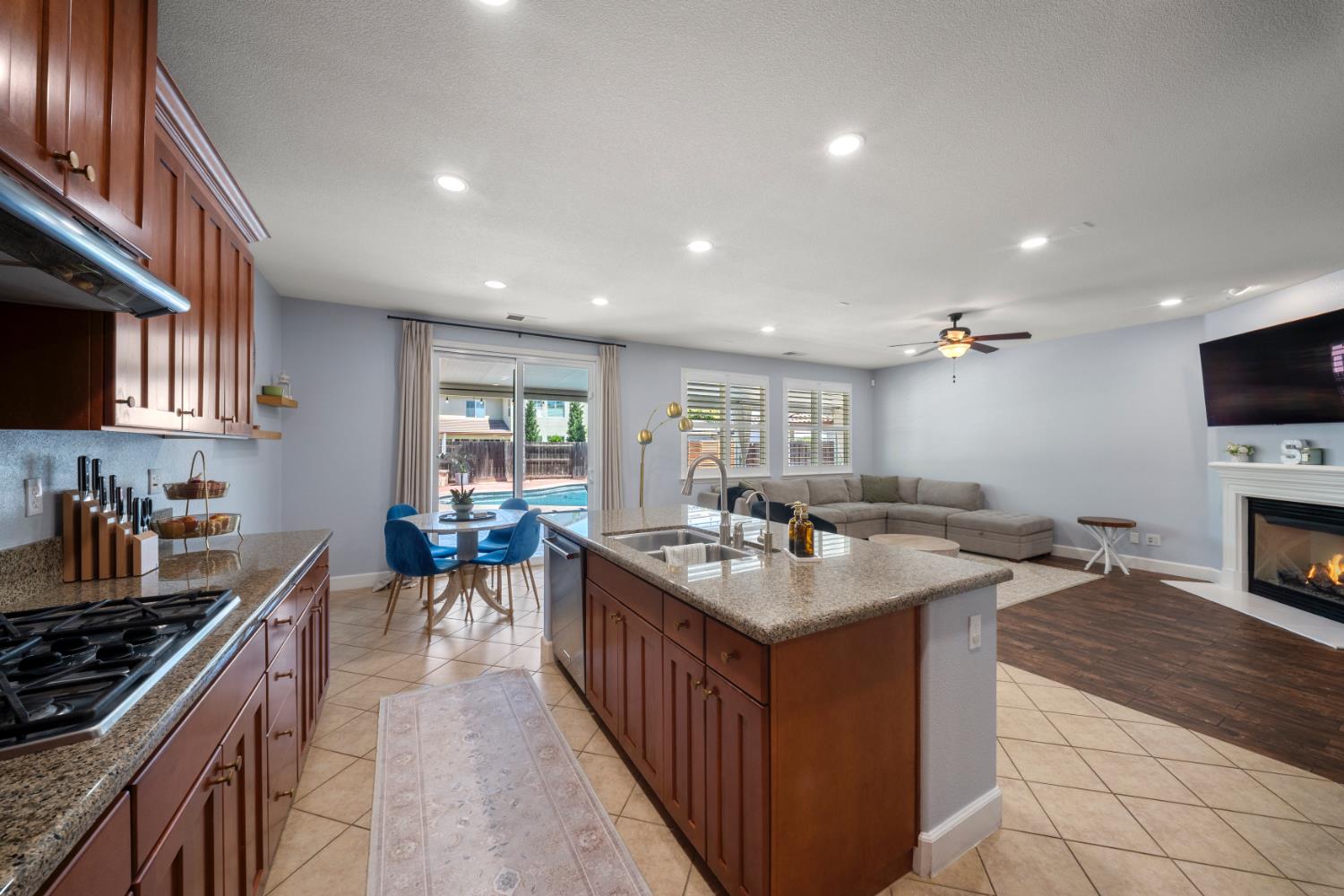 2505 CANCUN Ct, Modesto, CA 95355