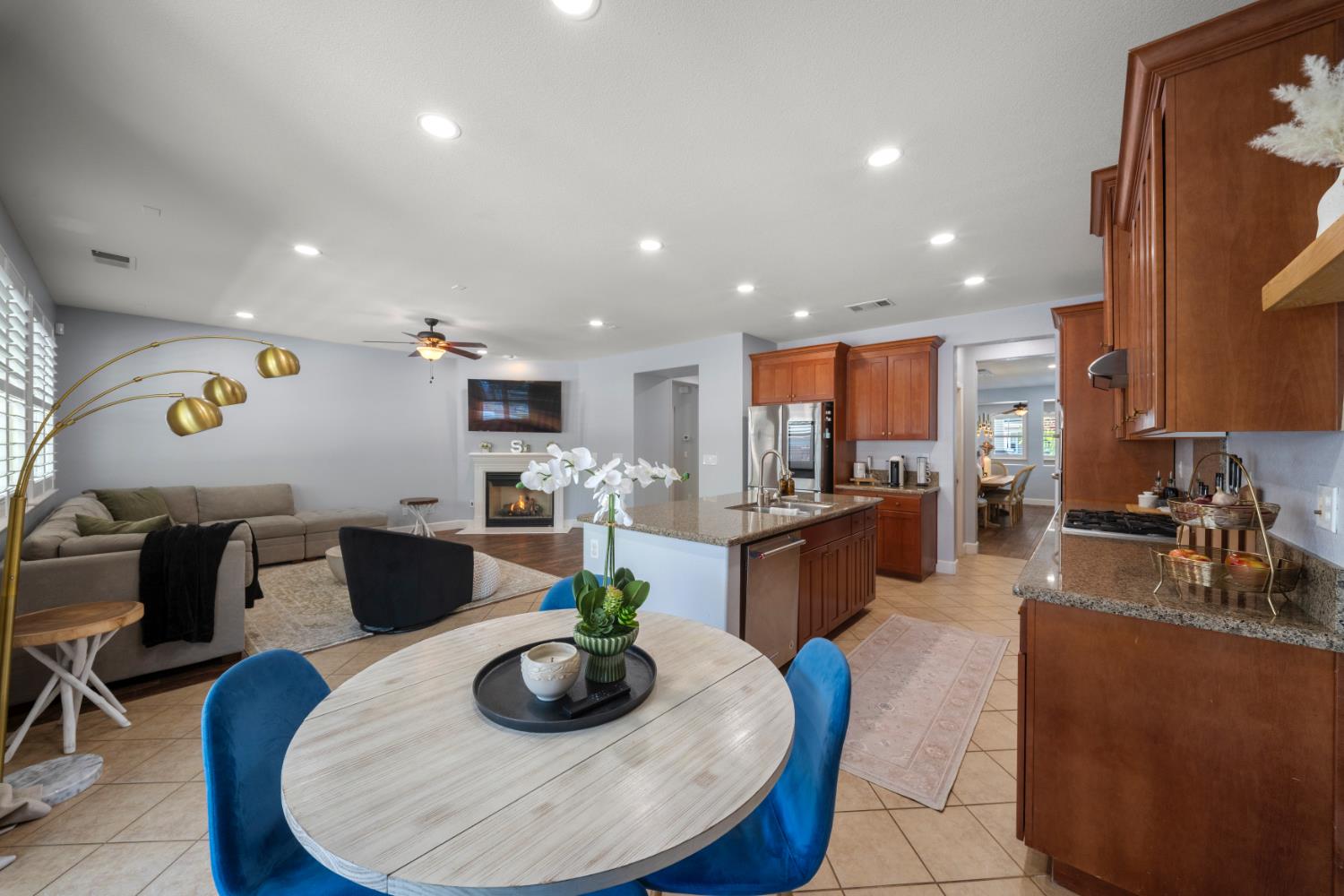 2505 CANCUN Ct, Modesto, CA 95355