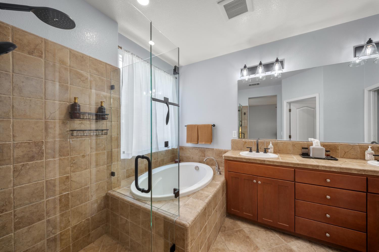 2505 CANCUN Ct, Modesto, CA 95355
