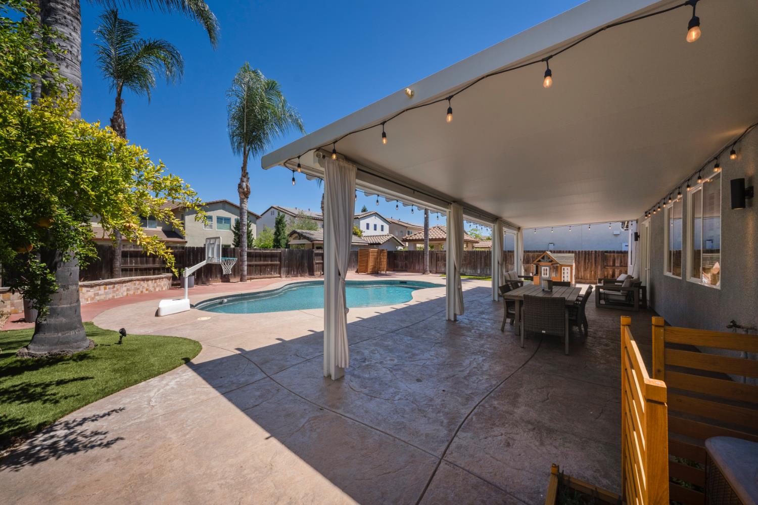 2505 CANCUN Ct, Modesto, CA 95355