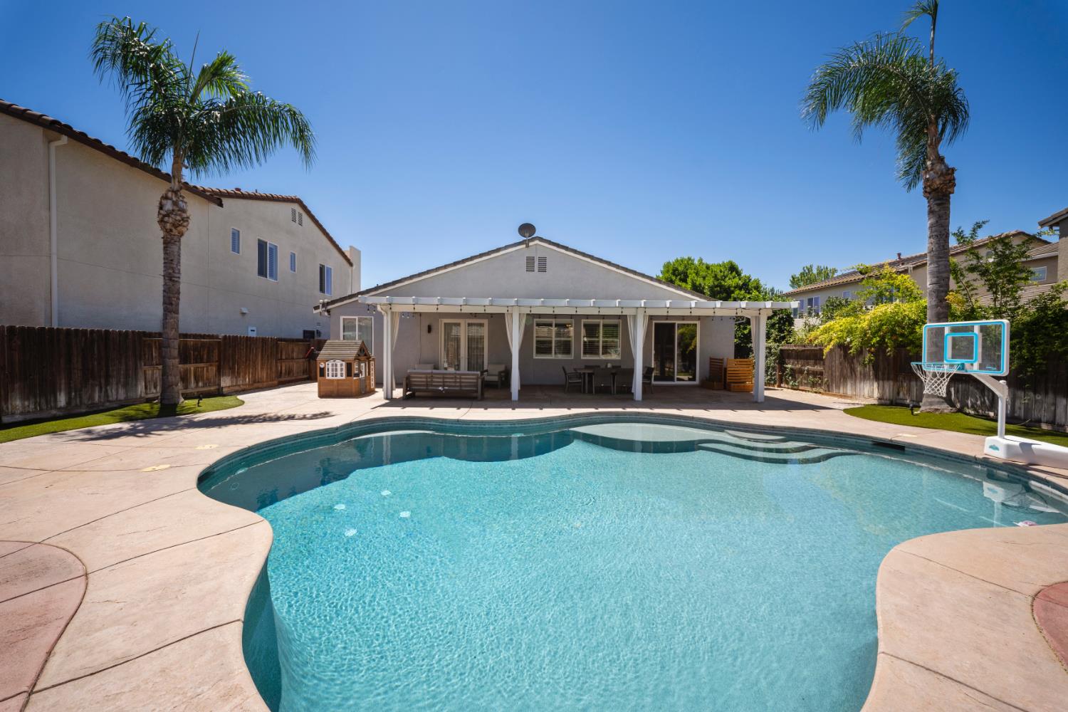 2505 CANCUN Ct, Modesto, CA 95355