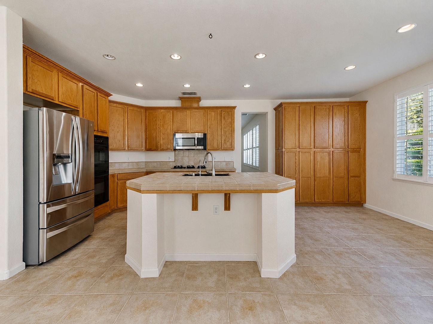 1733 S Daniel Dr, Ripon, CA 95366