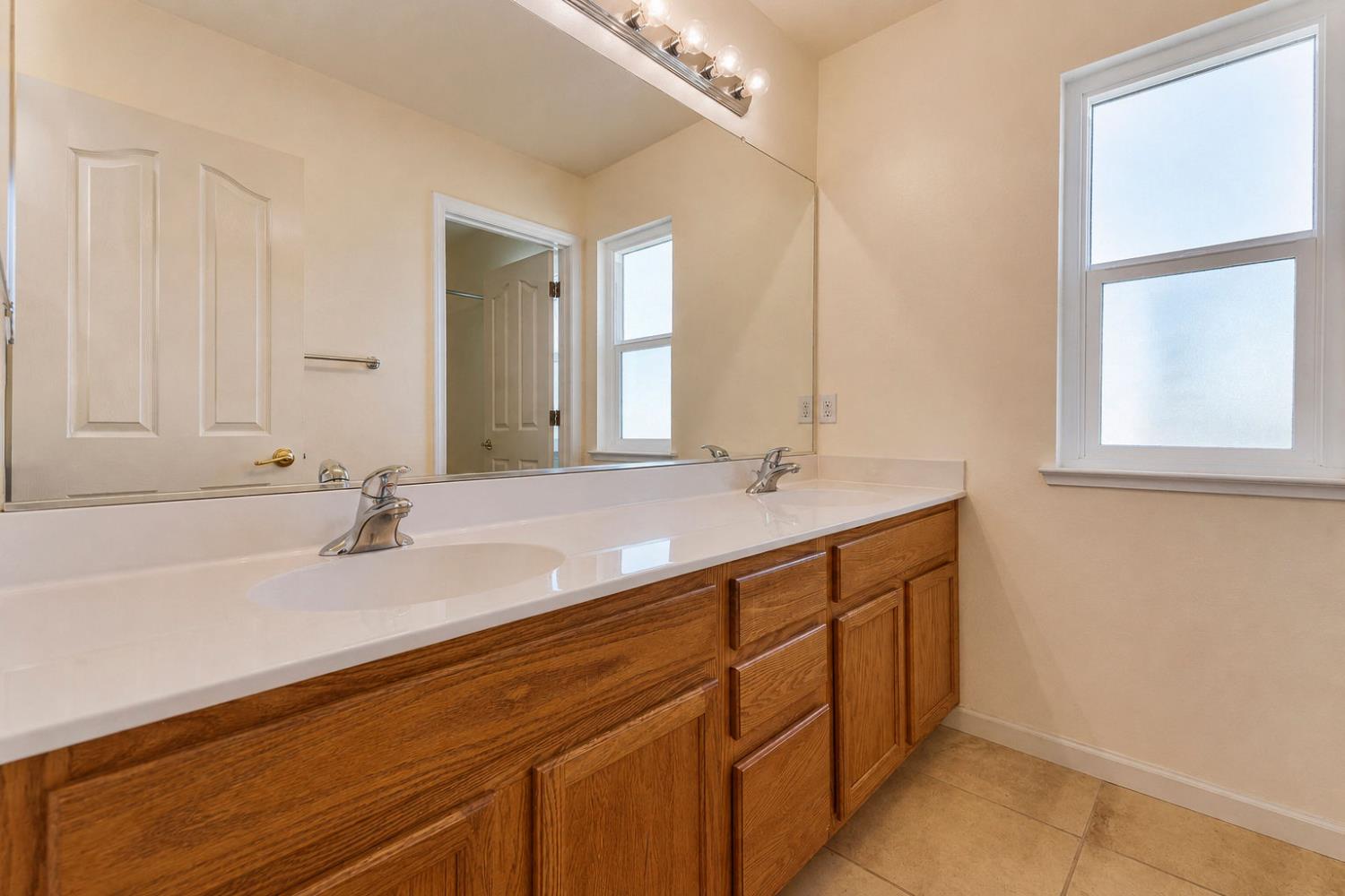 1733 S Daniel Dr, Ripon, CA 95366