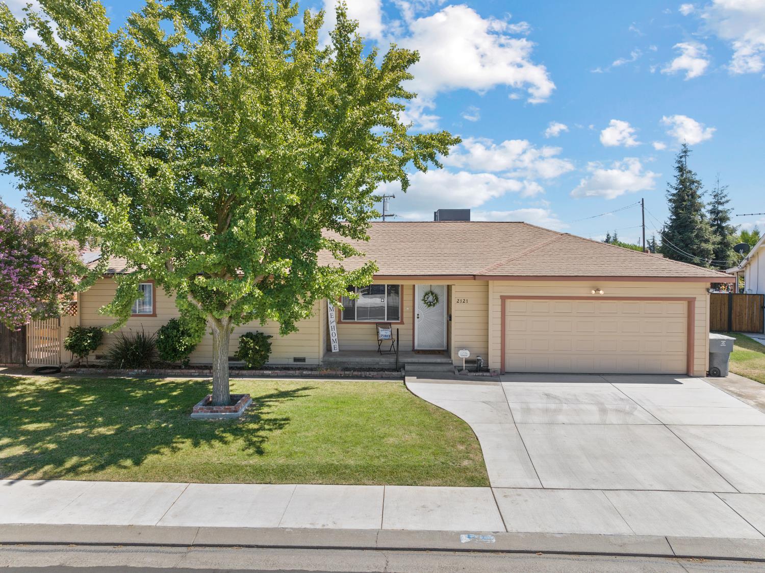 2121 Yosemite Ave, Escalon, CA 95320