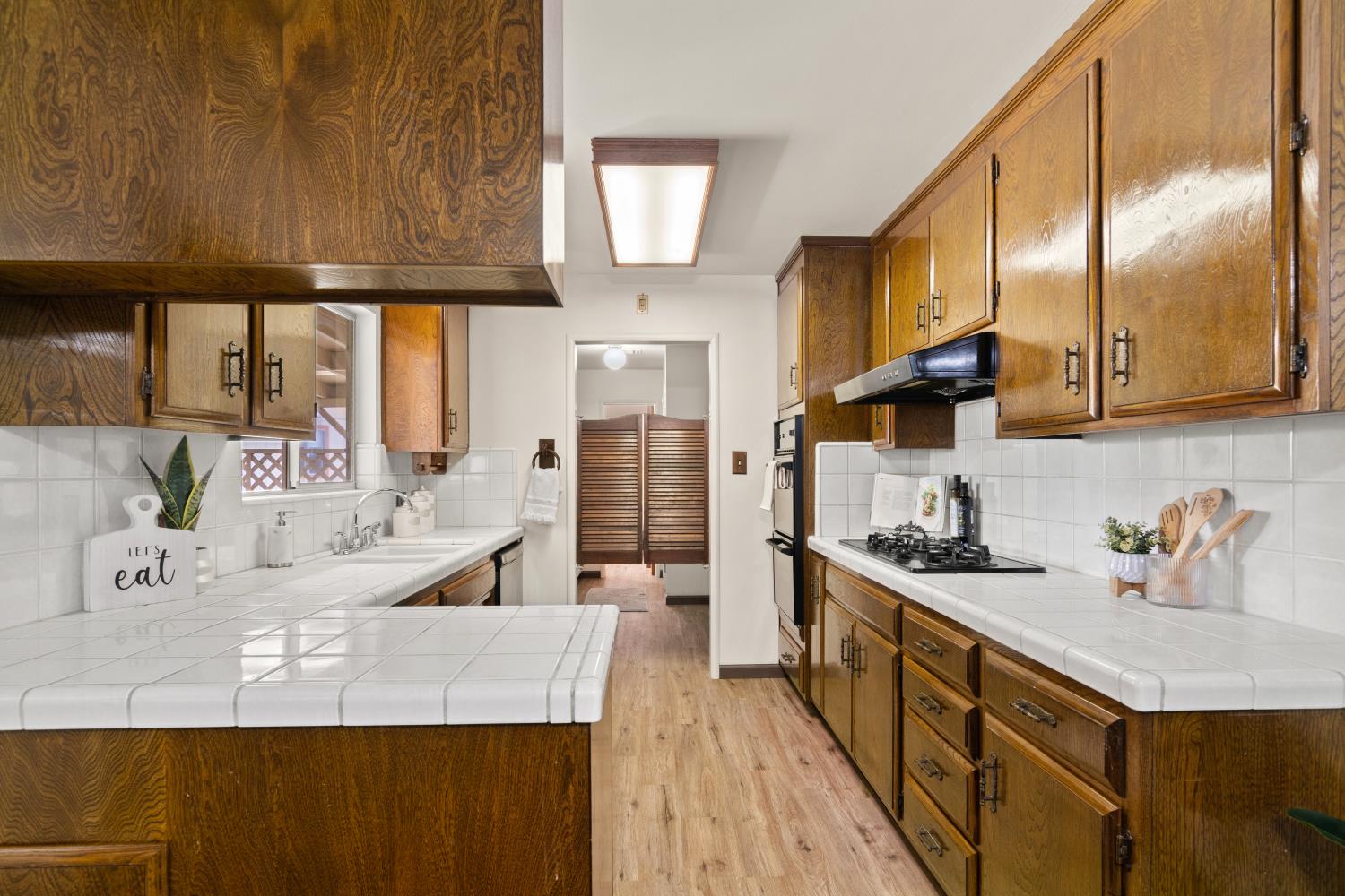 2121 Yosemite Ave, Escalon, CA 95320