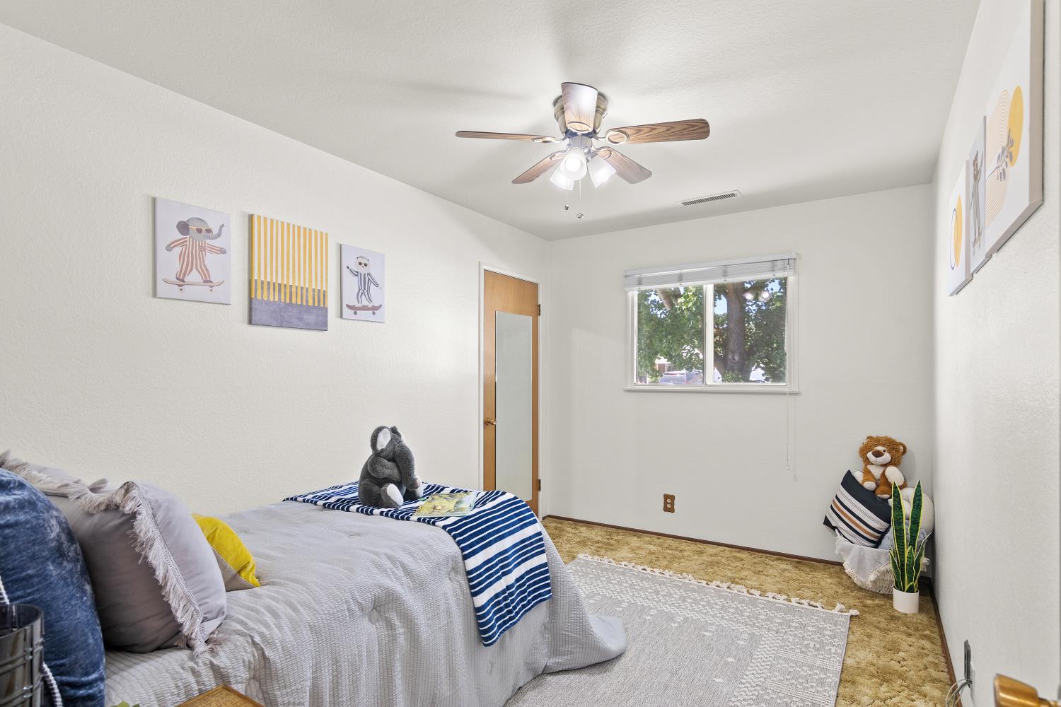 2121 Yosemite Ave, Escalon, CA 95320