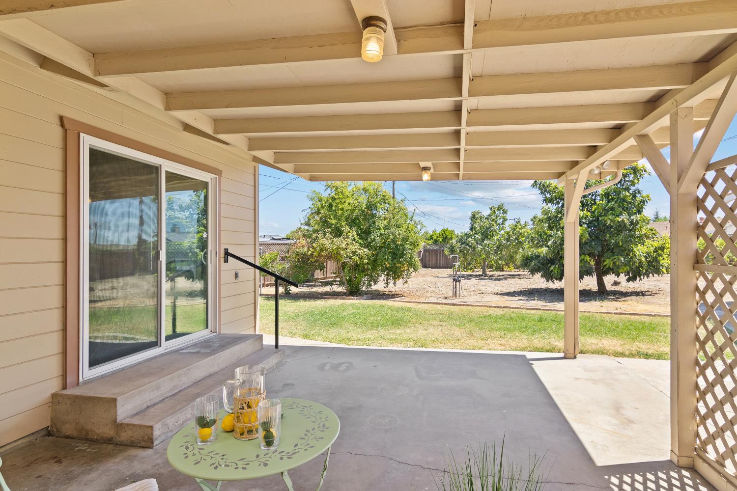 2121 Yosemite Ave, Escalon, CA 95320