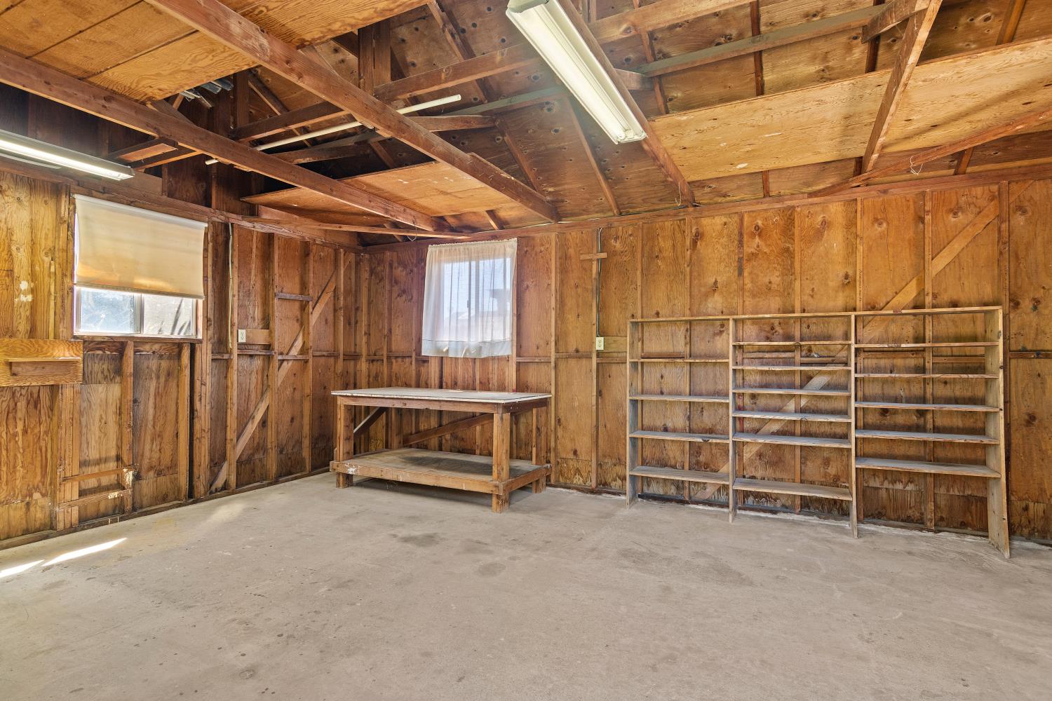2121 Yosemite Ave, Escalon, CA 95320