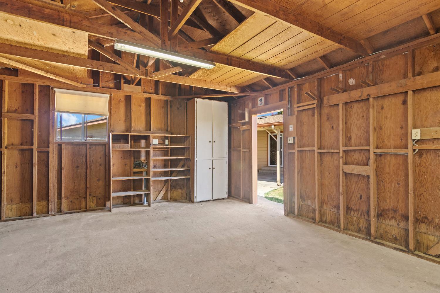 2121 Yosemite Ave, Escalon, CA 95320
