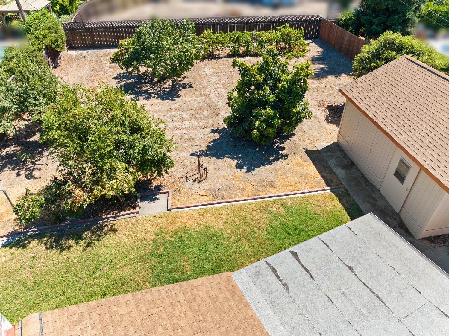 2121 Yosemite Ave, Escalon, CA 95320