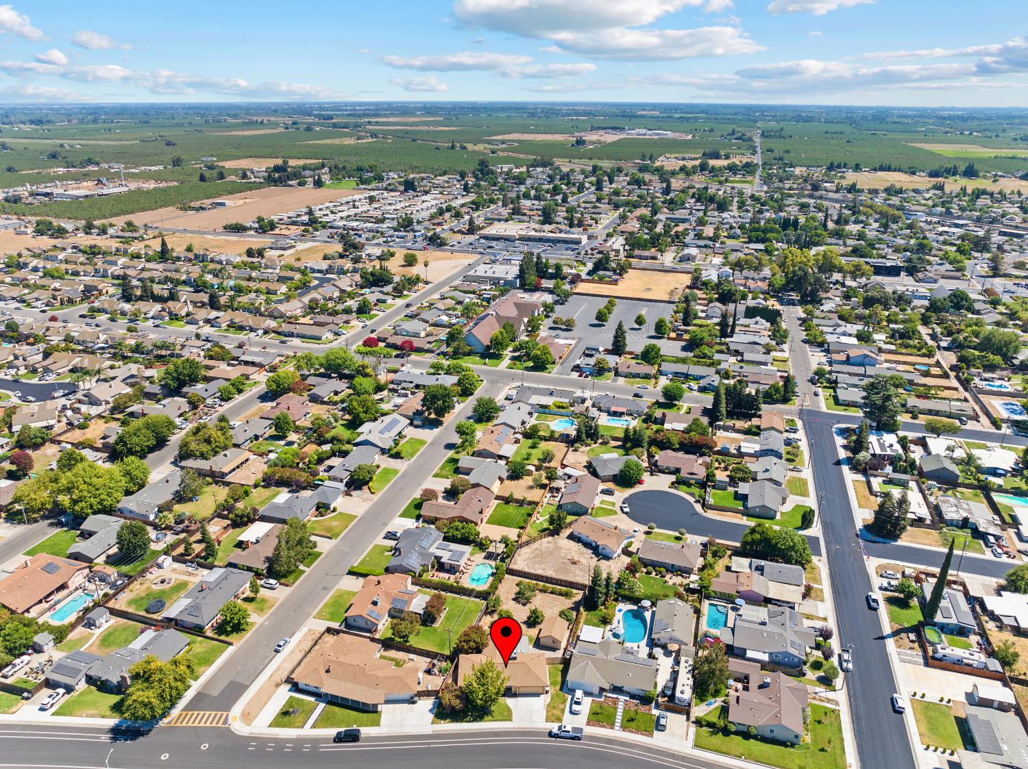 2121 Yosemite Ave, Escalon, CA 95320