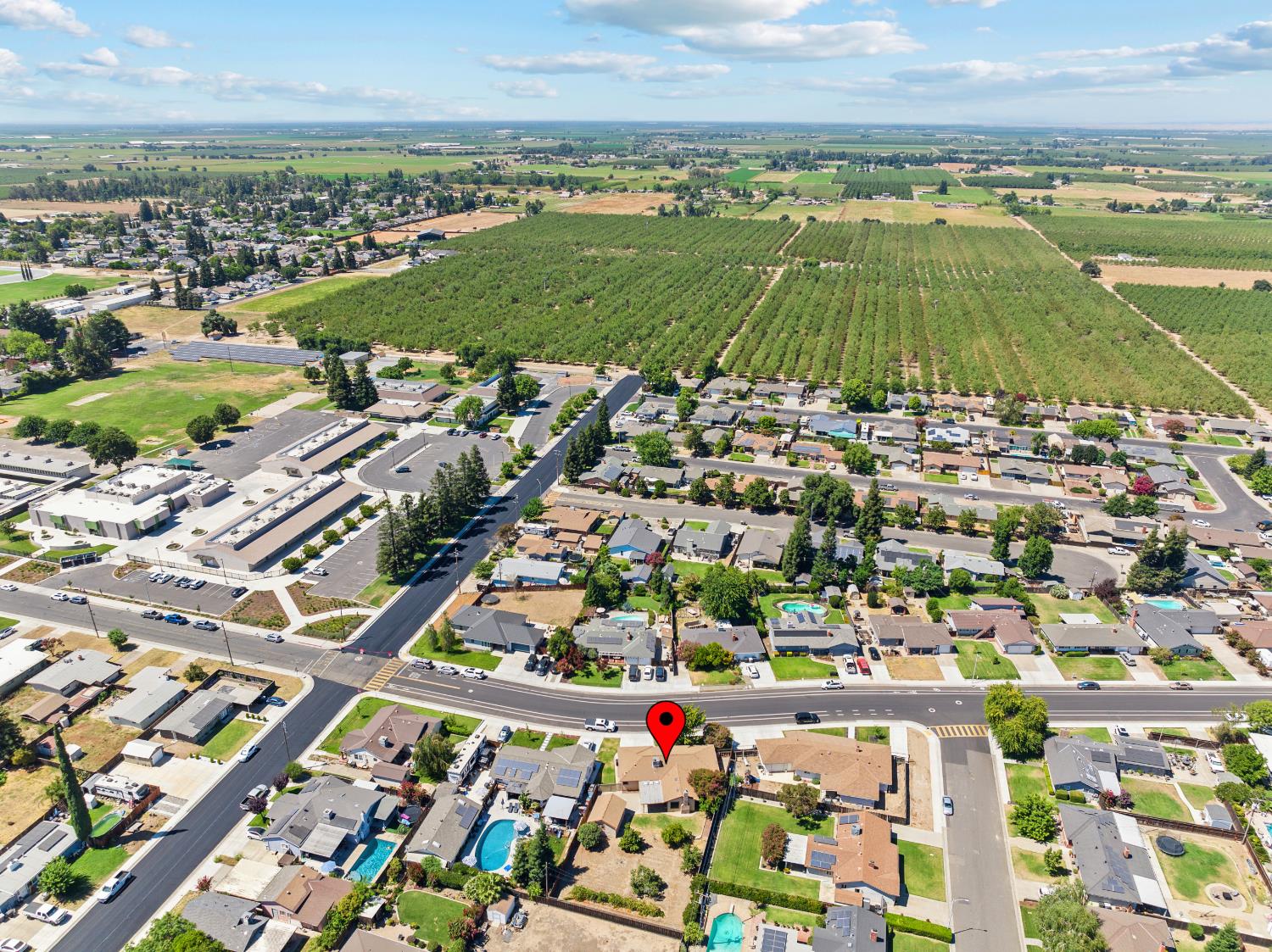 2121 Yosemite Ave, Escalon, CA 95320