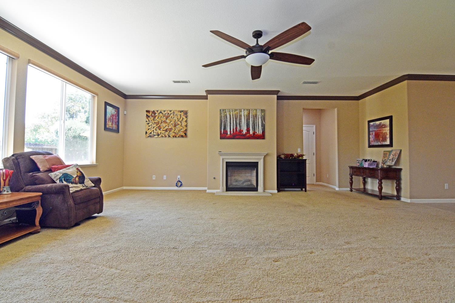 2000 Thomas Taylor Dr, Hughson, CA 95326