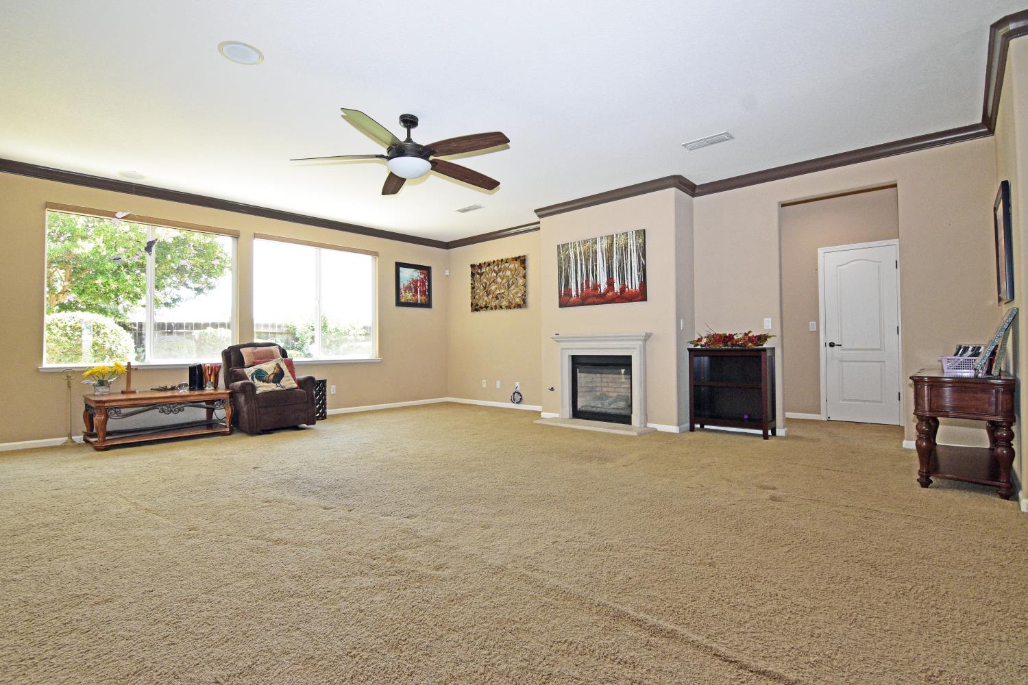 2000 Thomas Taylor Dr, Hughson, CA 95326