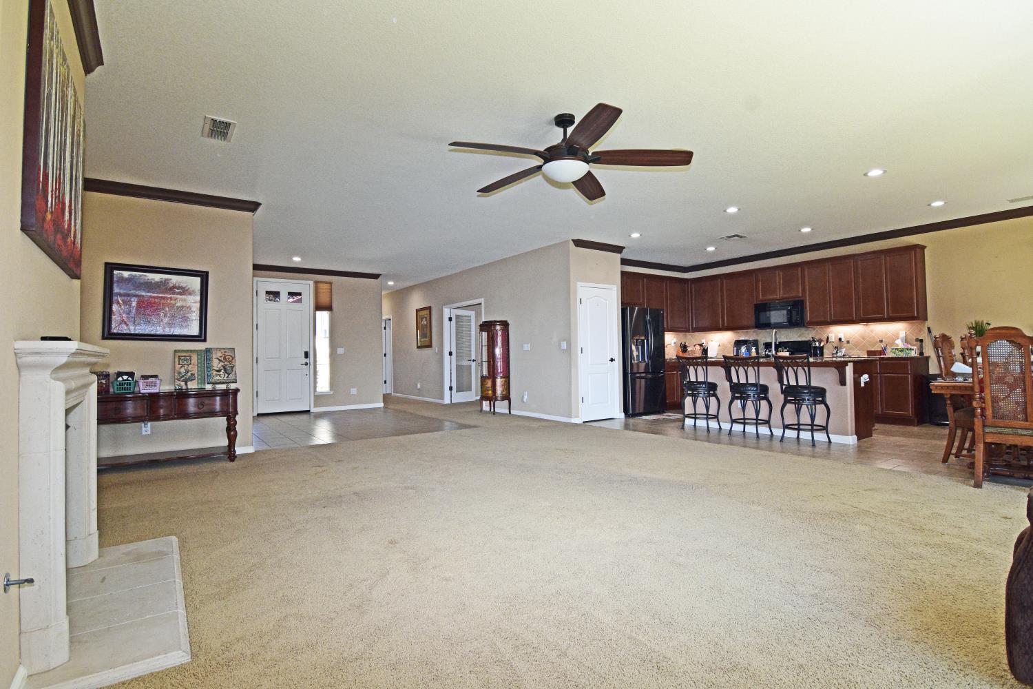 2000 Thomas Taylor Dr, Hughson, CA 95326