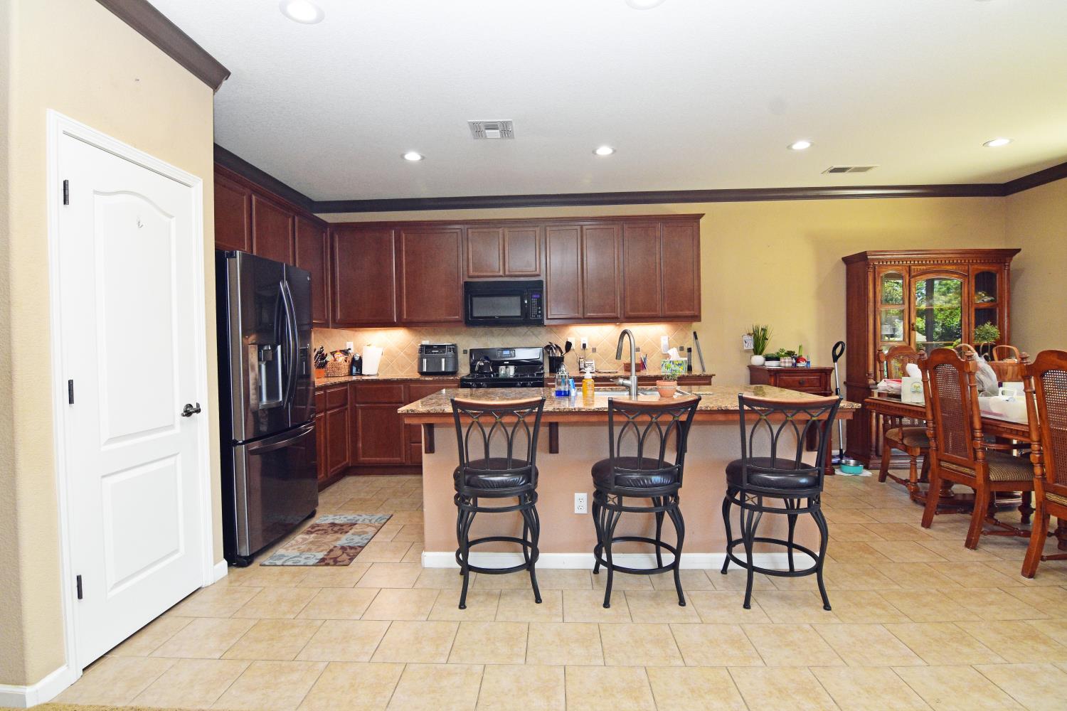 2000 Thomas Taylor Dr, Hughson, CA 95326