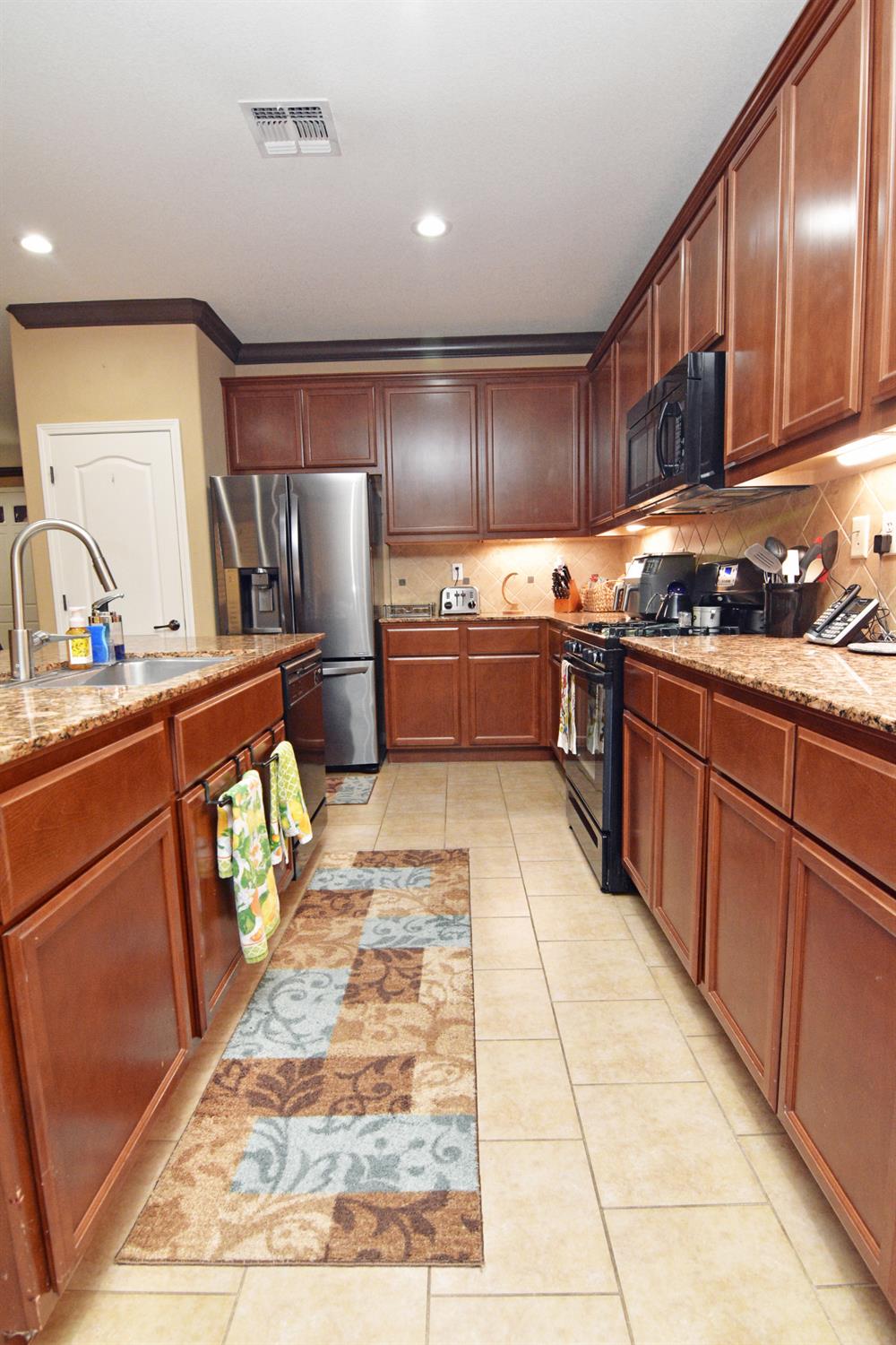 2000 Thomas Taylor Dr, Hughson, CA 95326