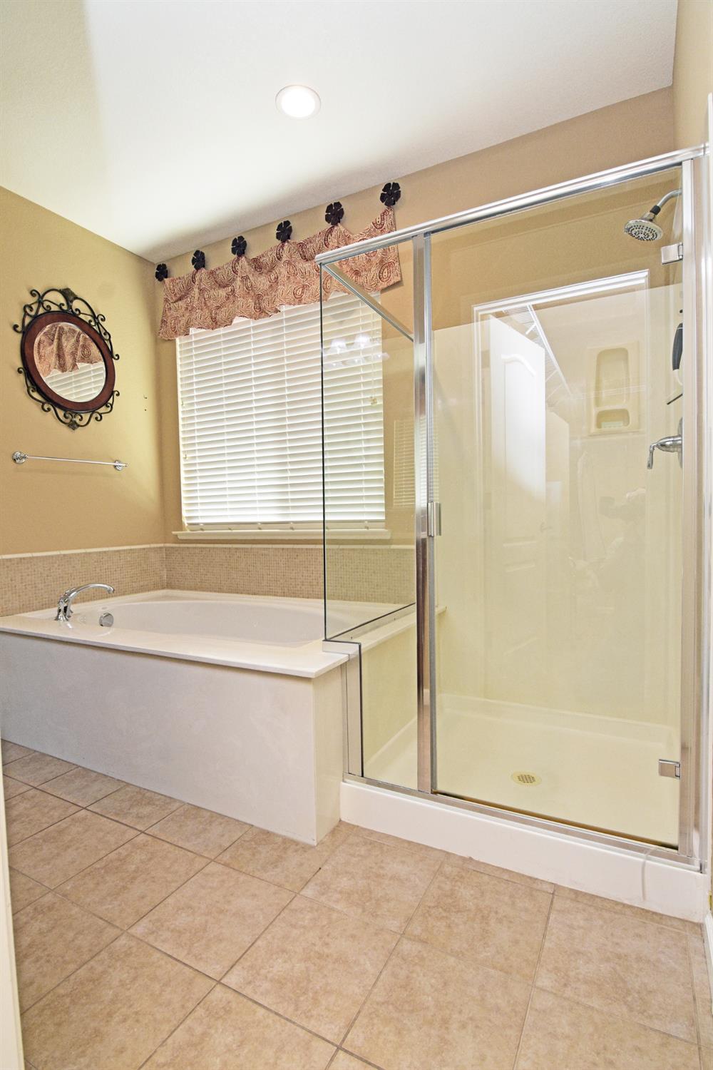 2000 Thomas Taylor Dr, Hughson, CA 95326