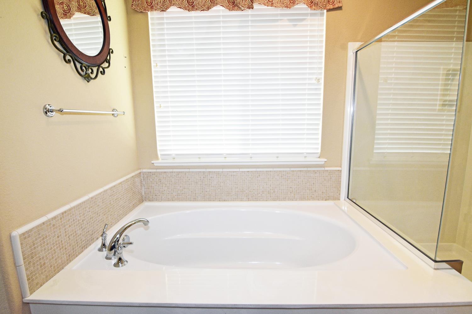 2000 Thomas Taylor Dr, Hughson, CA 95326