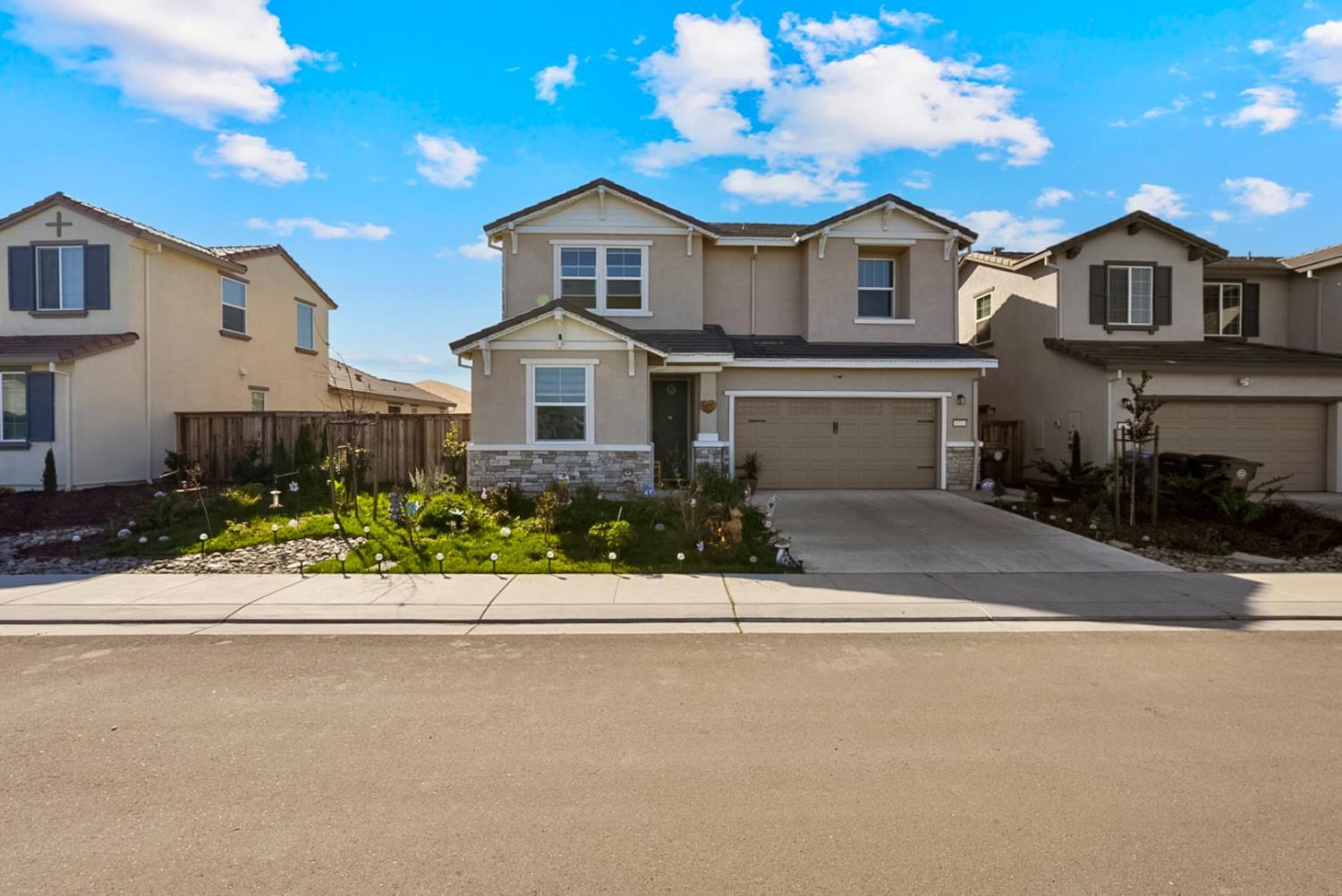 1533 Finestra Dr, Manteca, CA 95337