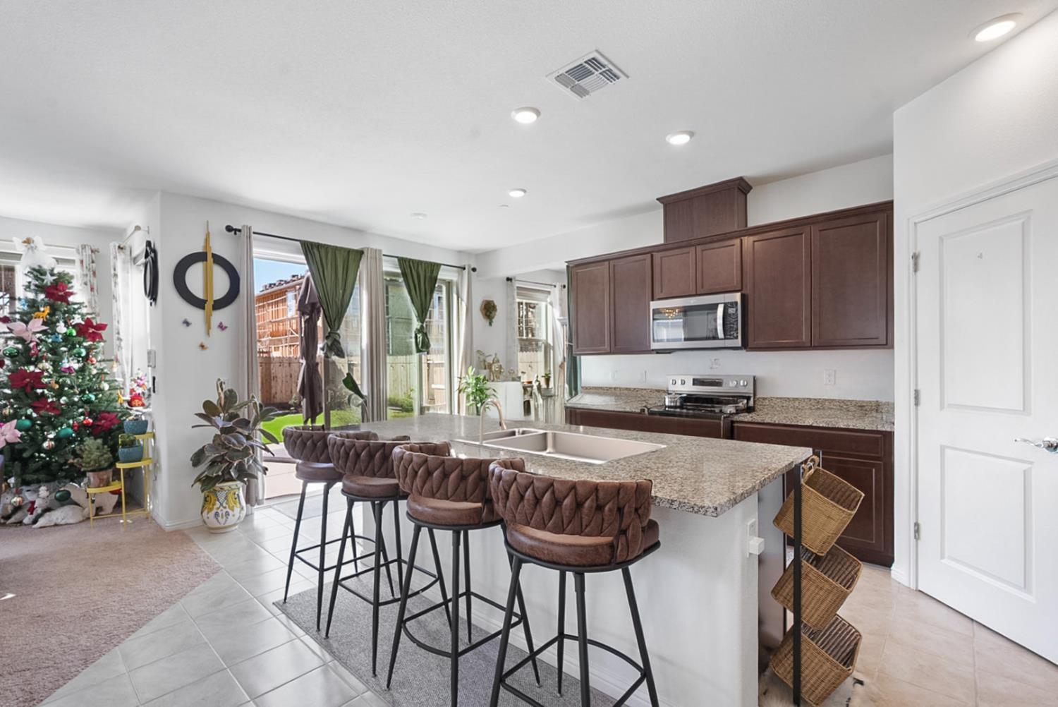 1533 Finestra Dr, Manteca, CA 95337