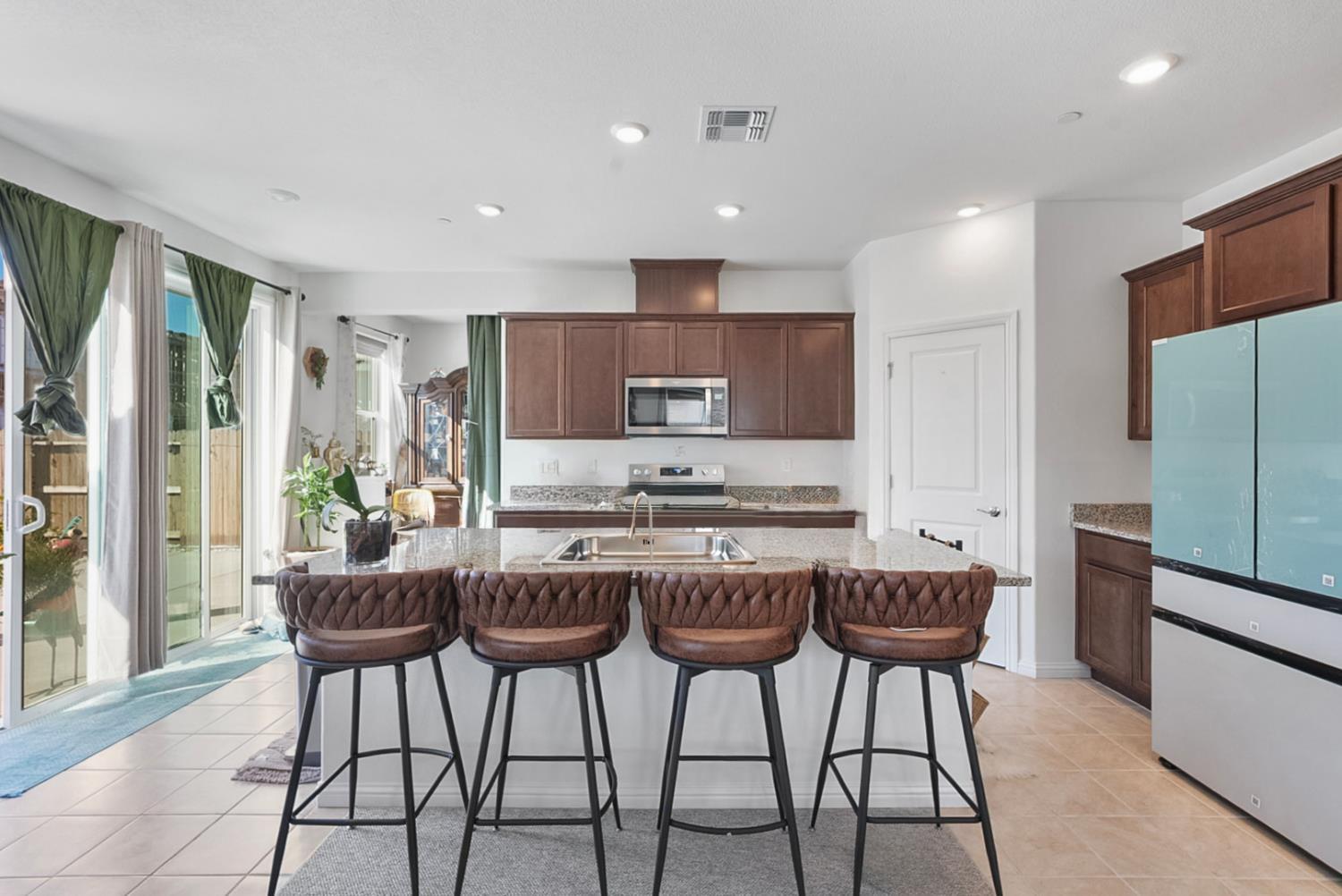 1533 Finestra Dr, Manteca, CA 95337