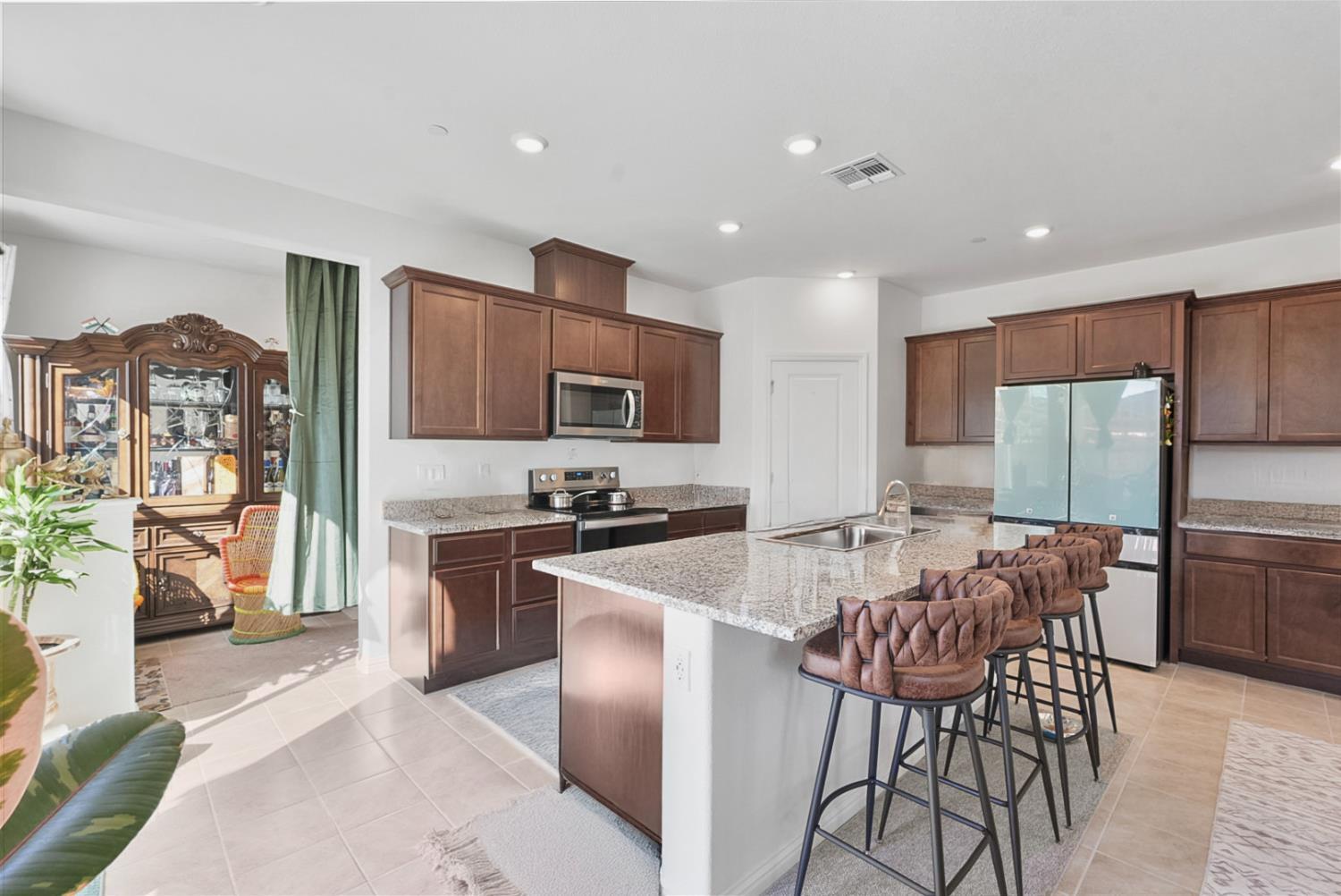 1533 Finestra Dr, Manteca, CA 95337