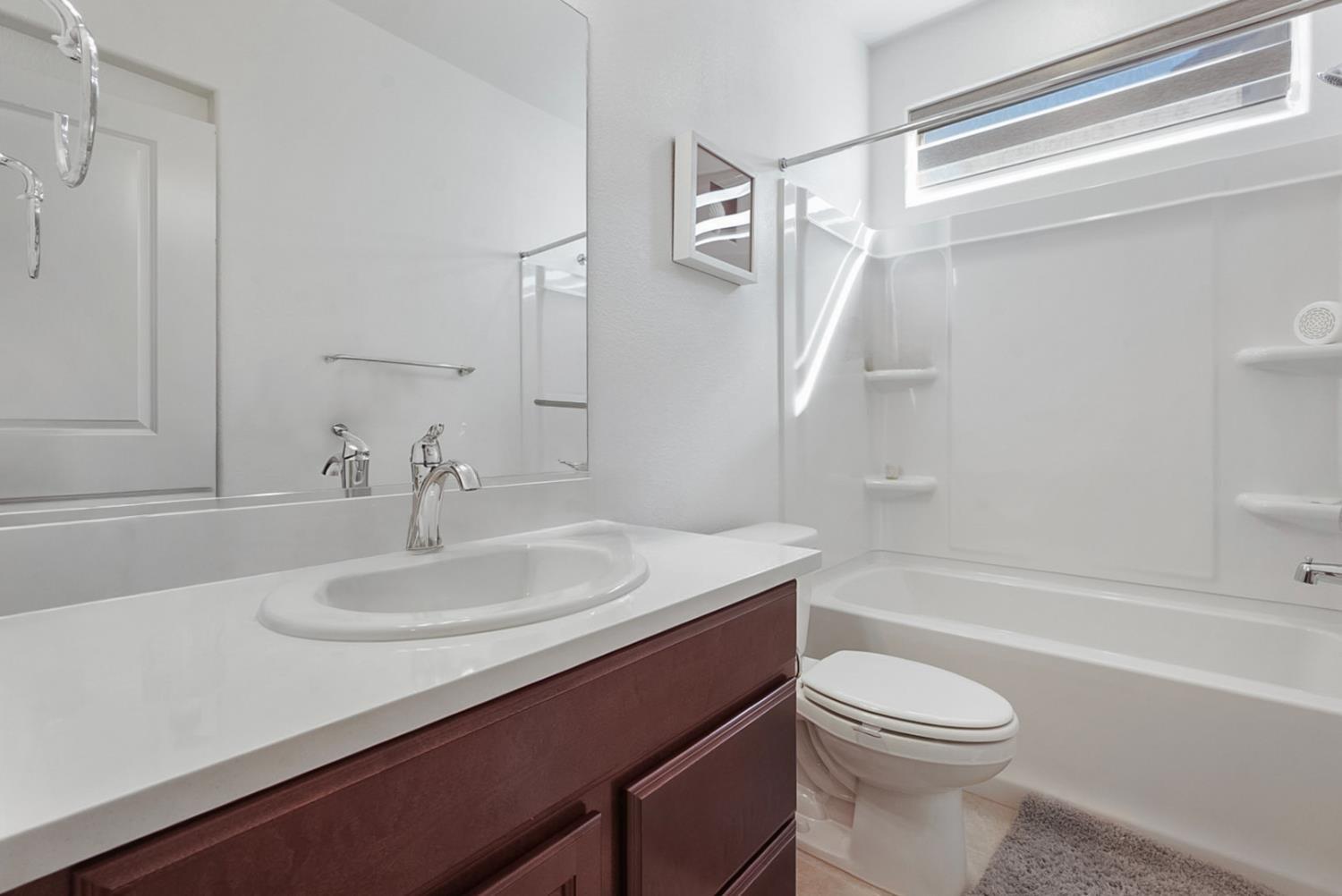 1533 Finestra Dr, Manteca, CA 95337