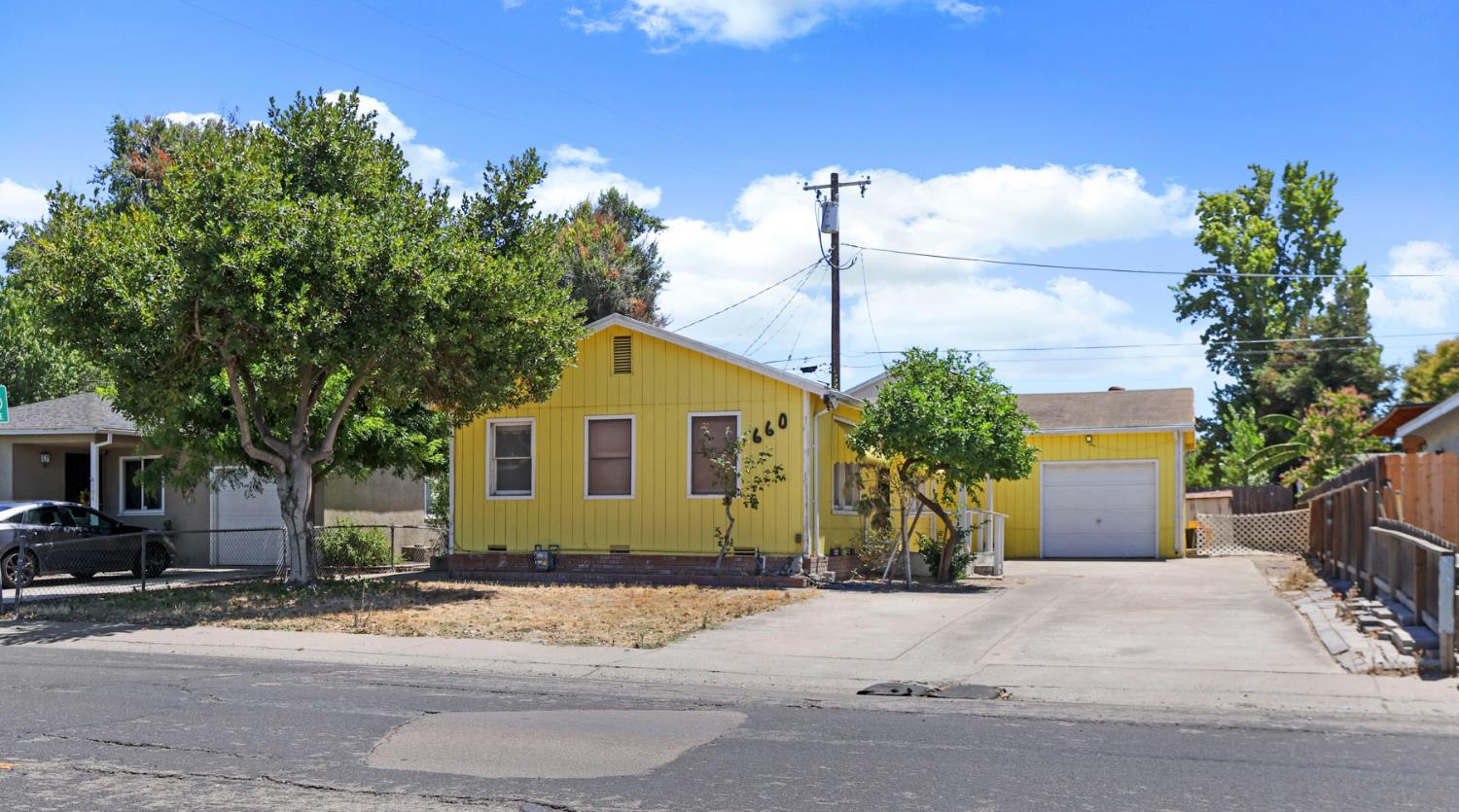 660 E North St, Manteca, CA 95336