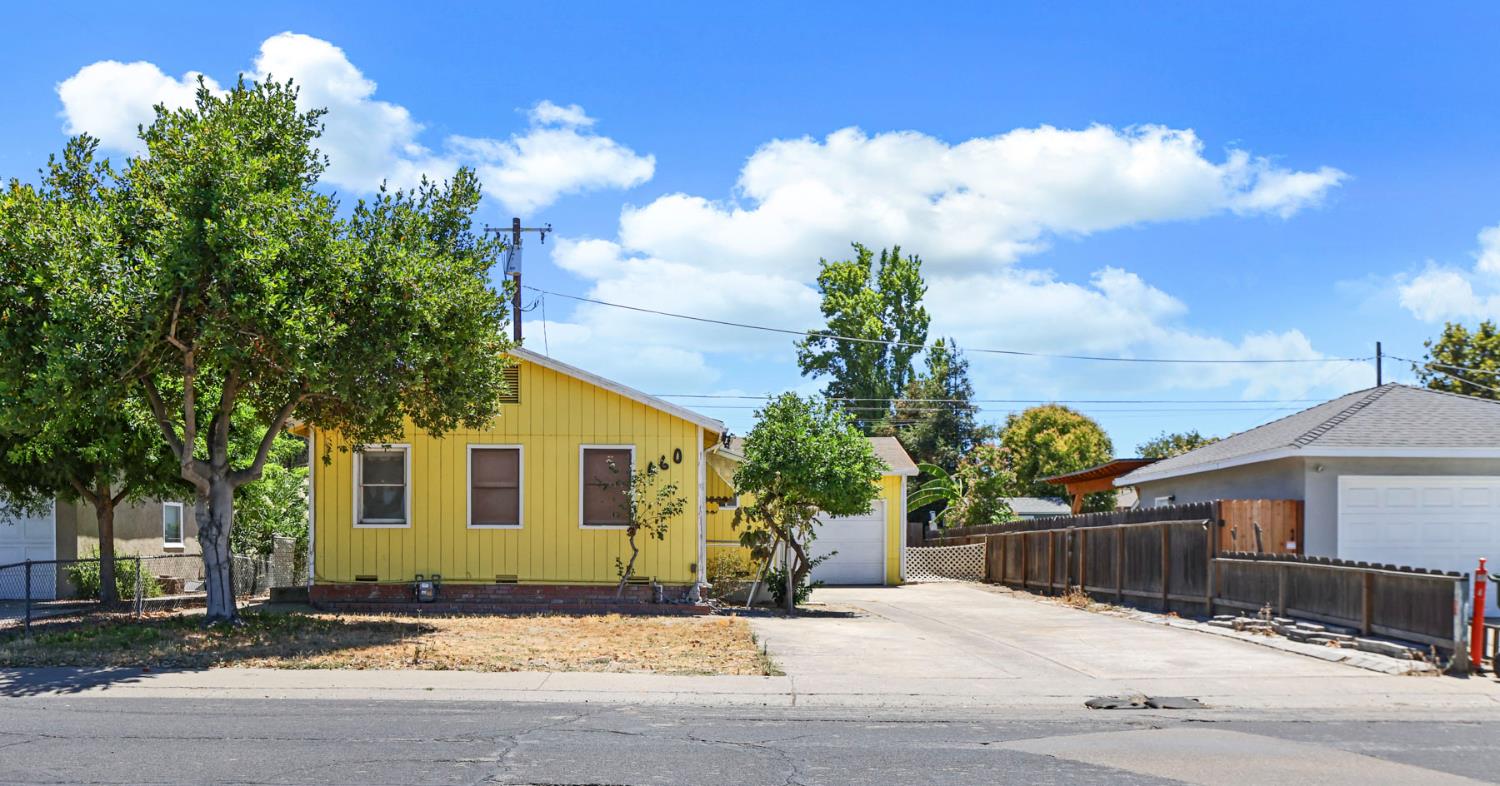 660 E North St, Manteca, CA 95336