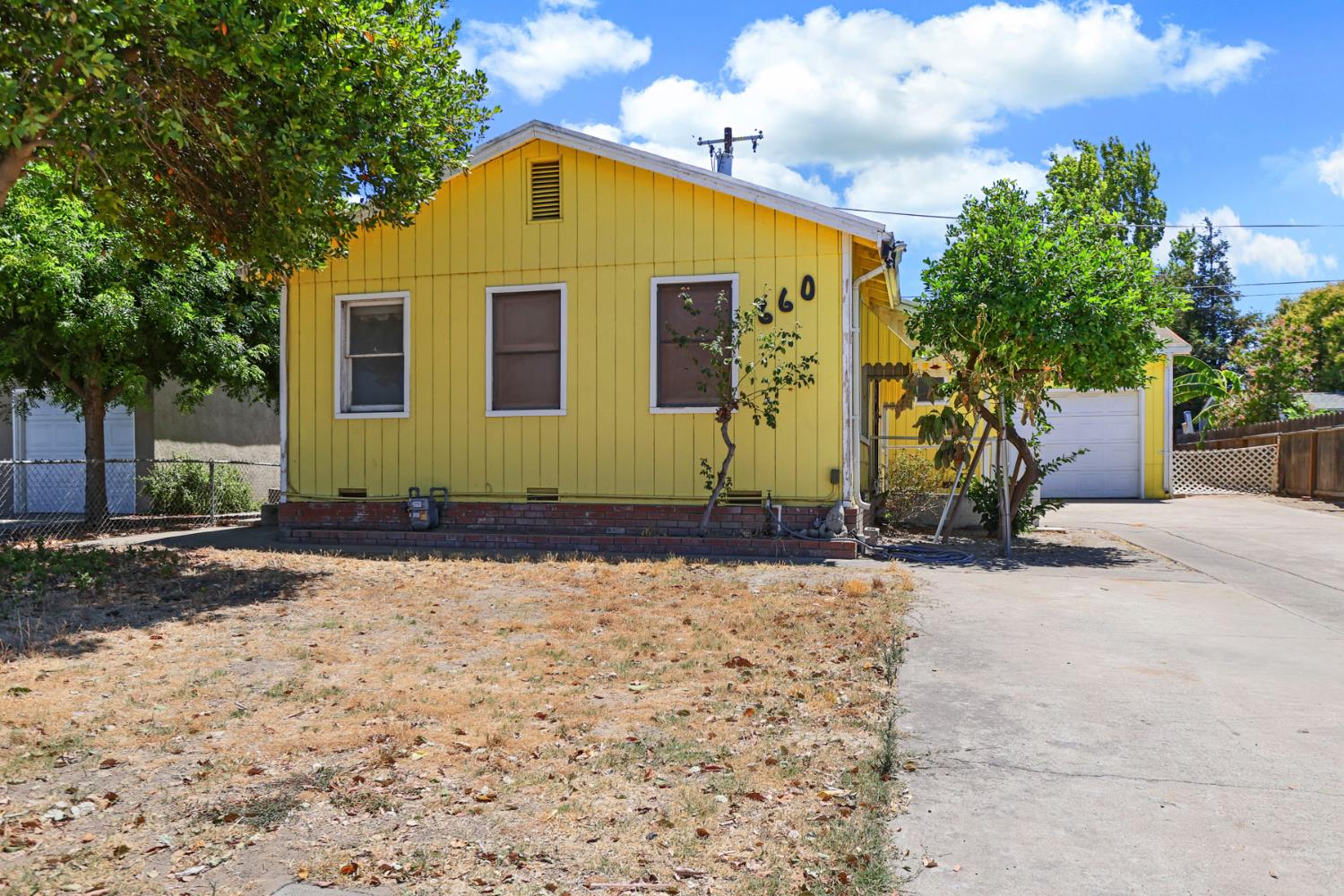 660 E North St, Manteca, CA 95336