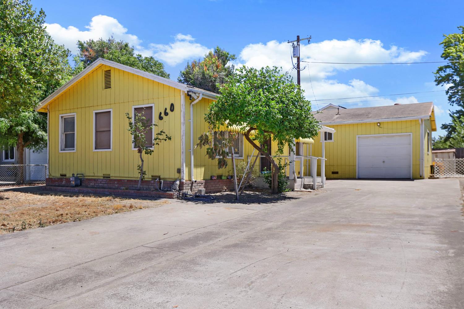 660 E North St, Manteca, CA 95336